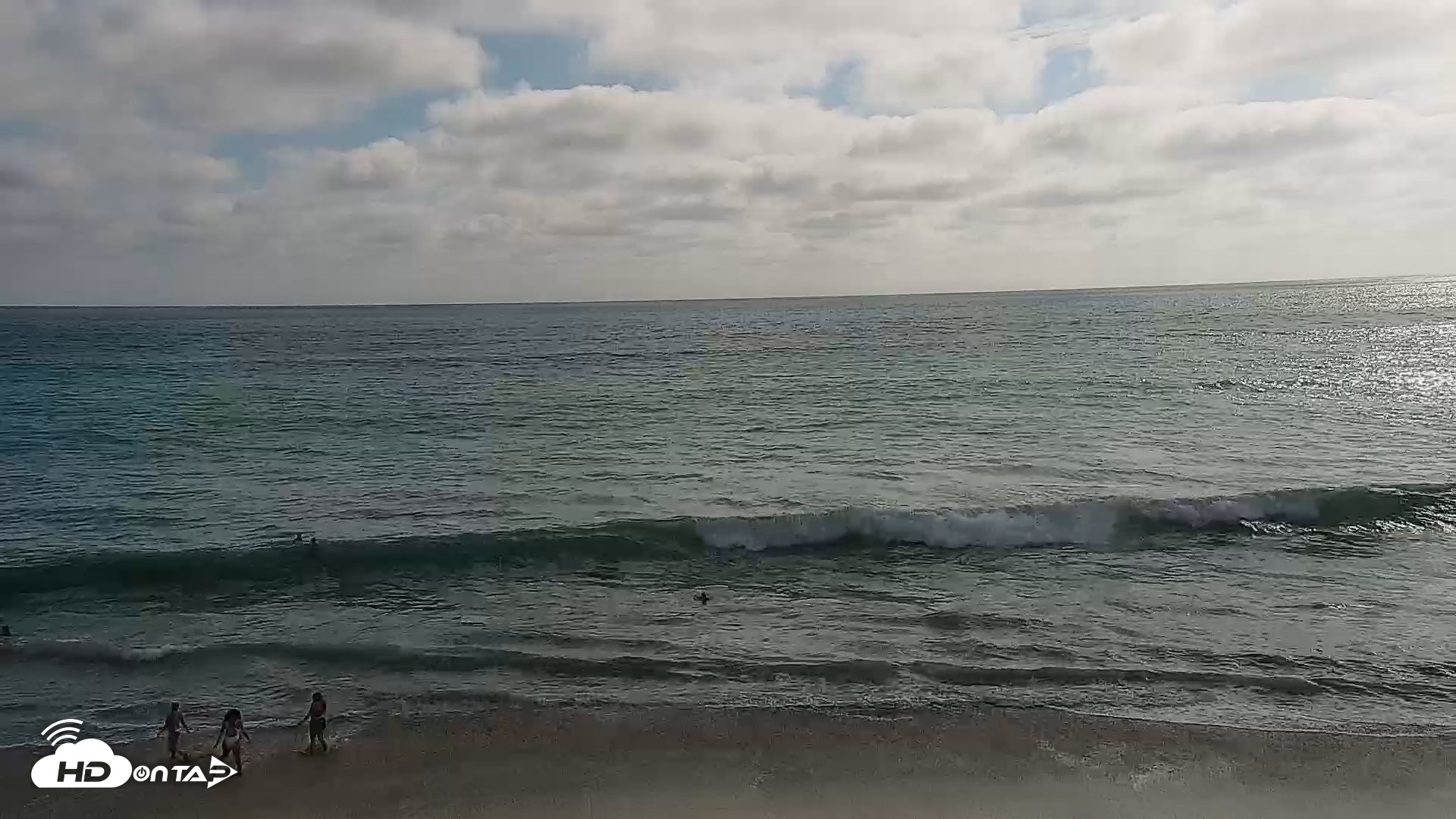 Snapshot of Carlsbad Beach Surf Live Webcam taken Aug 12, 2026, 5:01pm PDT