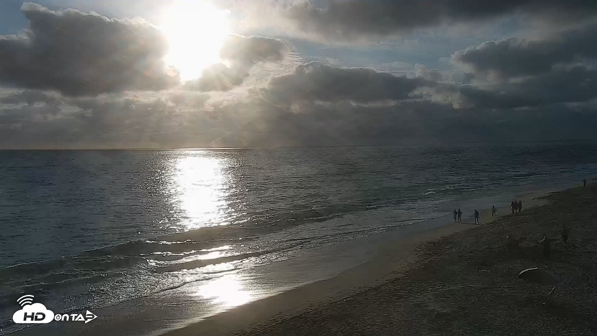 Snapshot of Carlsbad Beach Surf Live Webcam taken Aug 12, 2026, 6:46pm PDT
