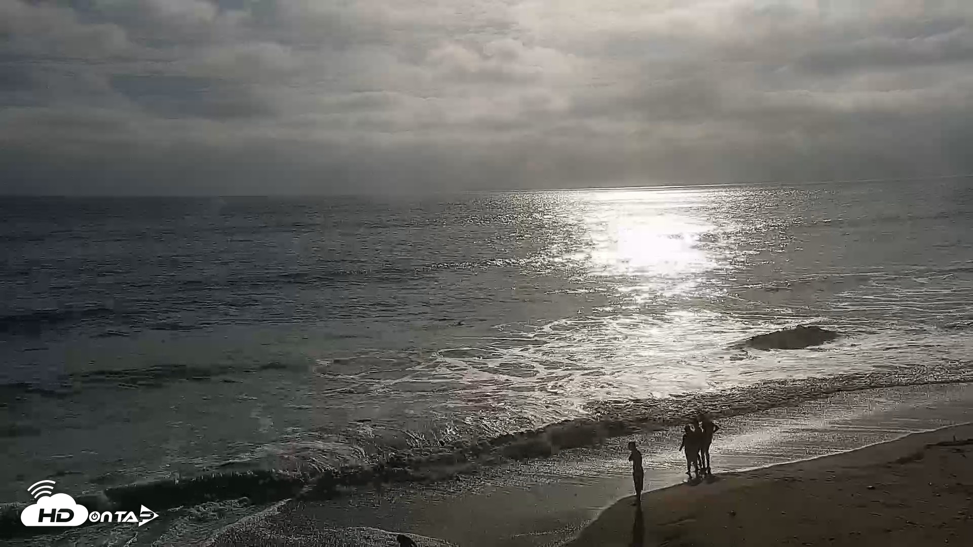 Snapshot of Carlsbad Beach Surf Live Webcam taken Jul 25, 2026, 6:11pm PDT