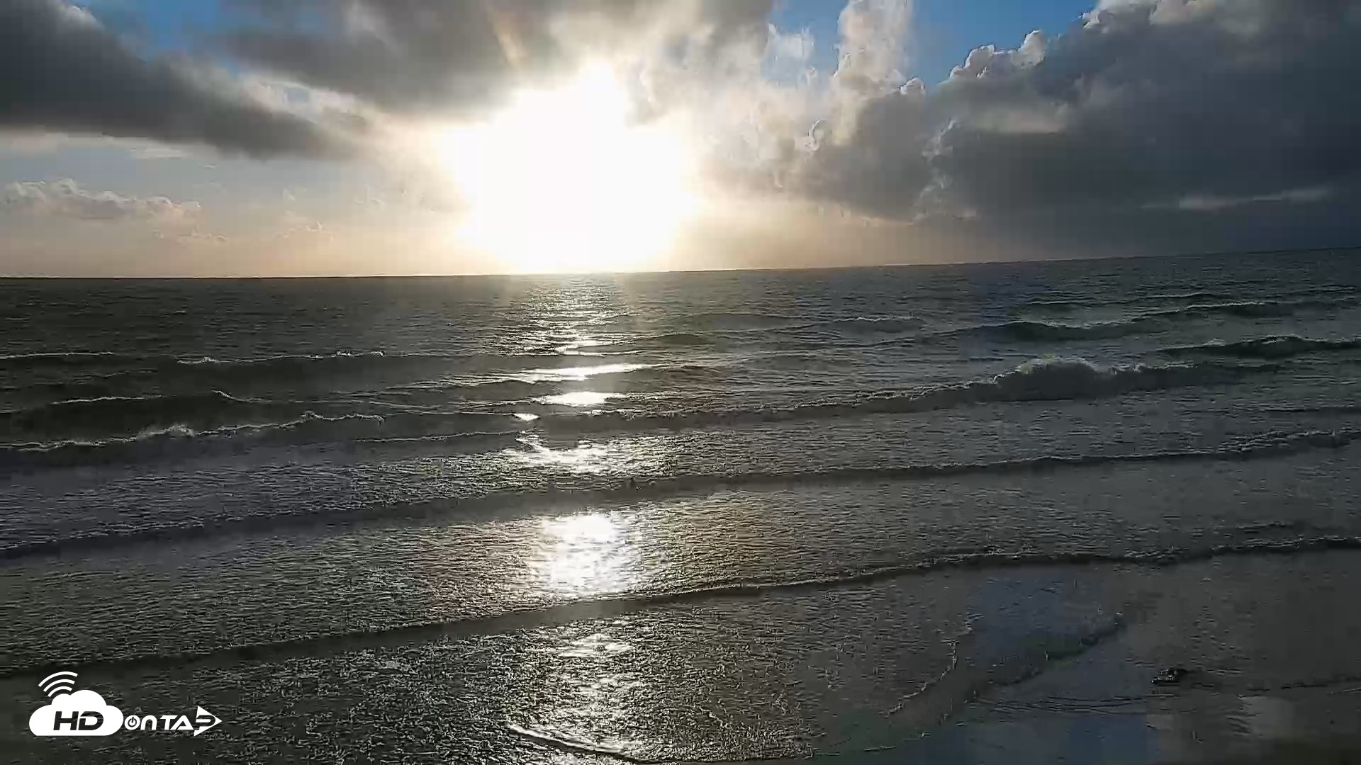 Snapshot of Carlsbad Beach Surf Live Webcam taken Feb 16, 2026, 5:12pm PST