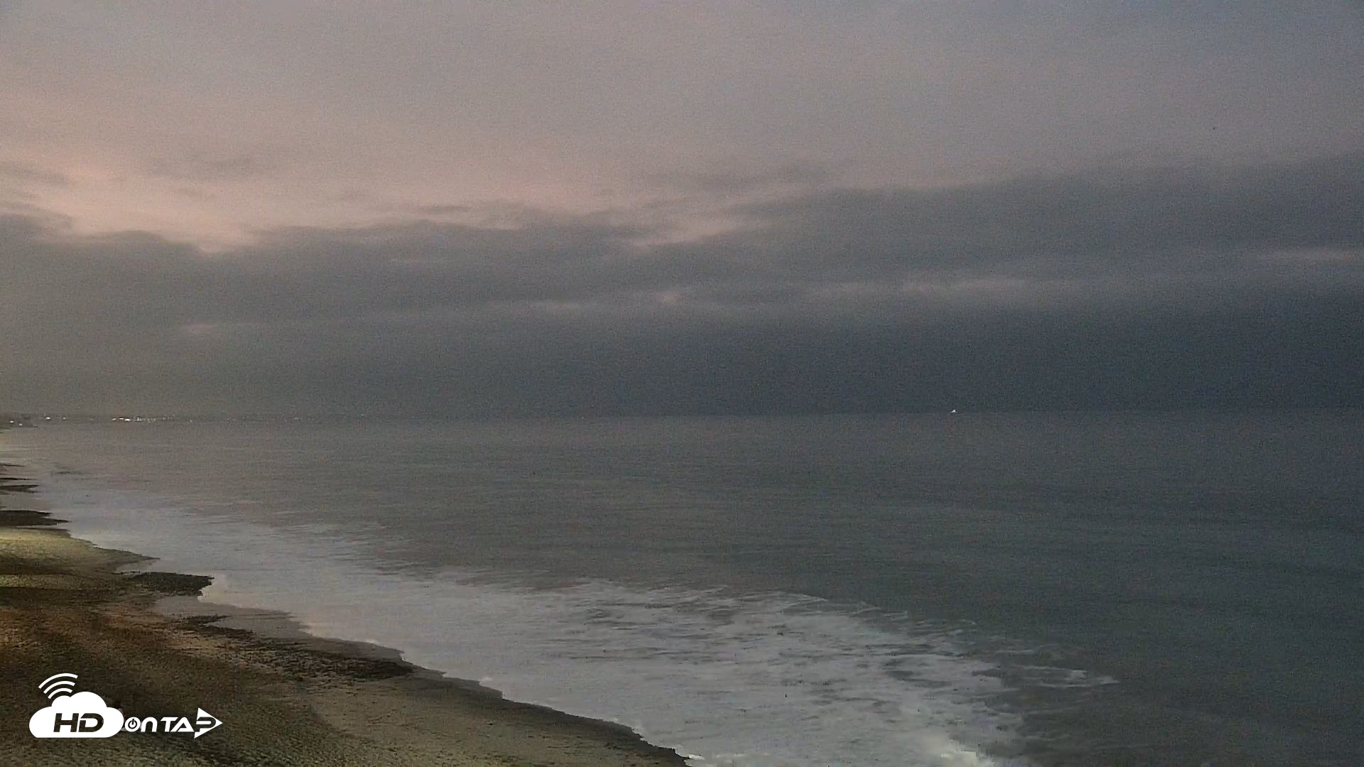 Snapshot of Carlsbad Beach Surf Live Webcam taken Sep 20, 2026, 6:07am PDT