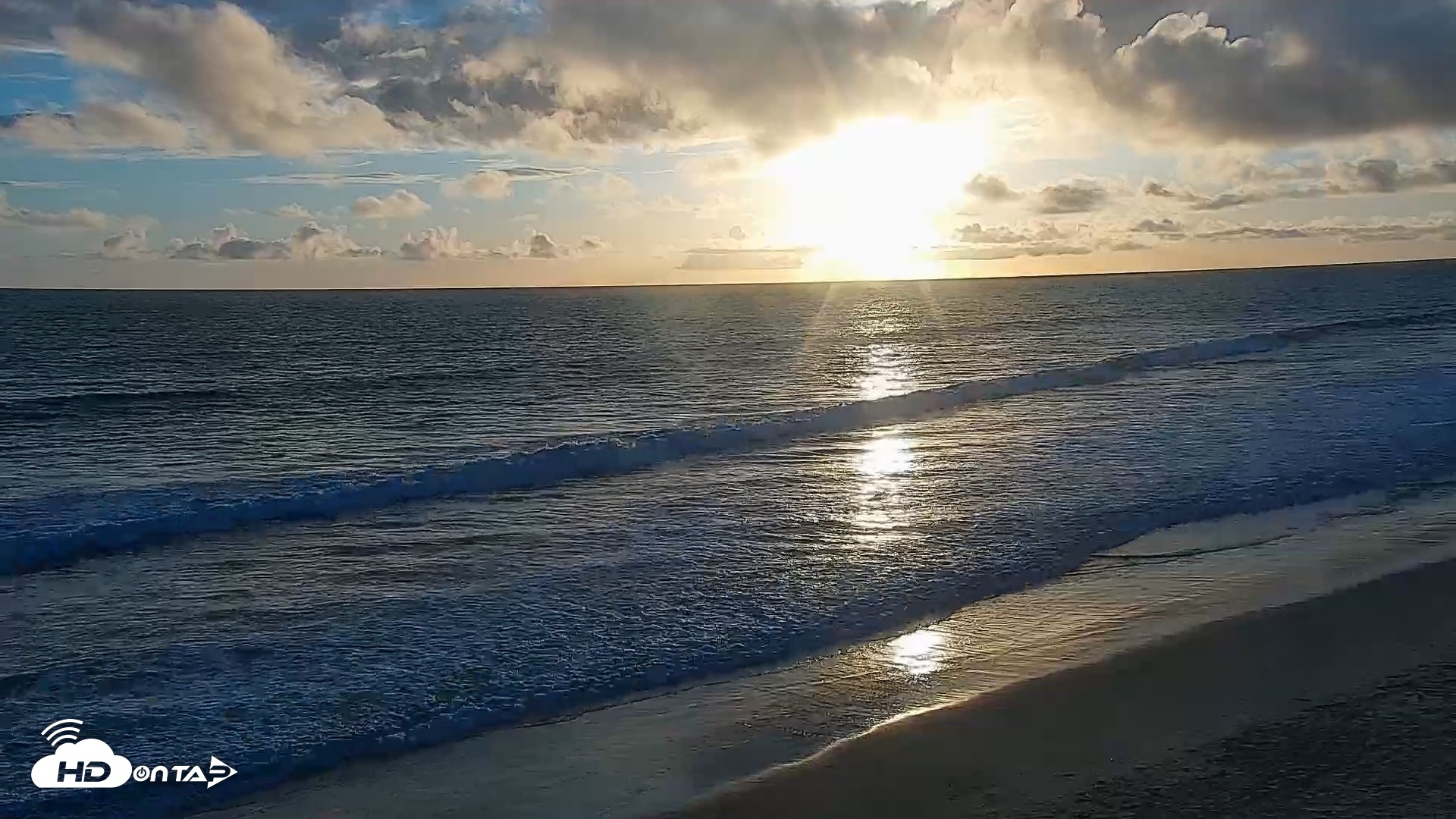 Snapshot of Carlsbad Beach Surf Live Webcam taken Apr 21, 2026, 7:10pm PDT