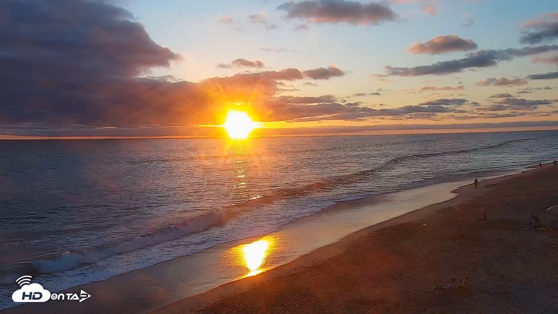 Snapshot of Carlsbad Beach Surf Live Webcam taken Aug 14, 2026, 7:29pm PDT