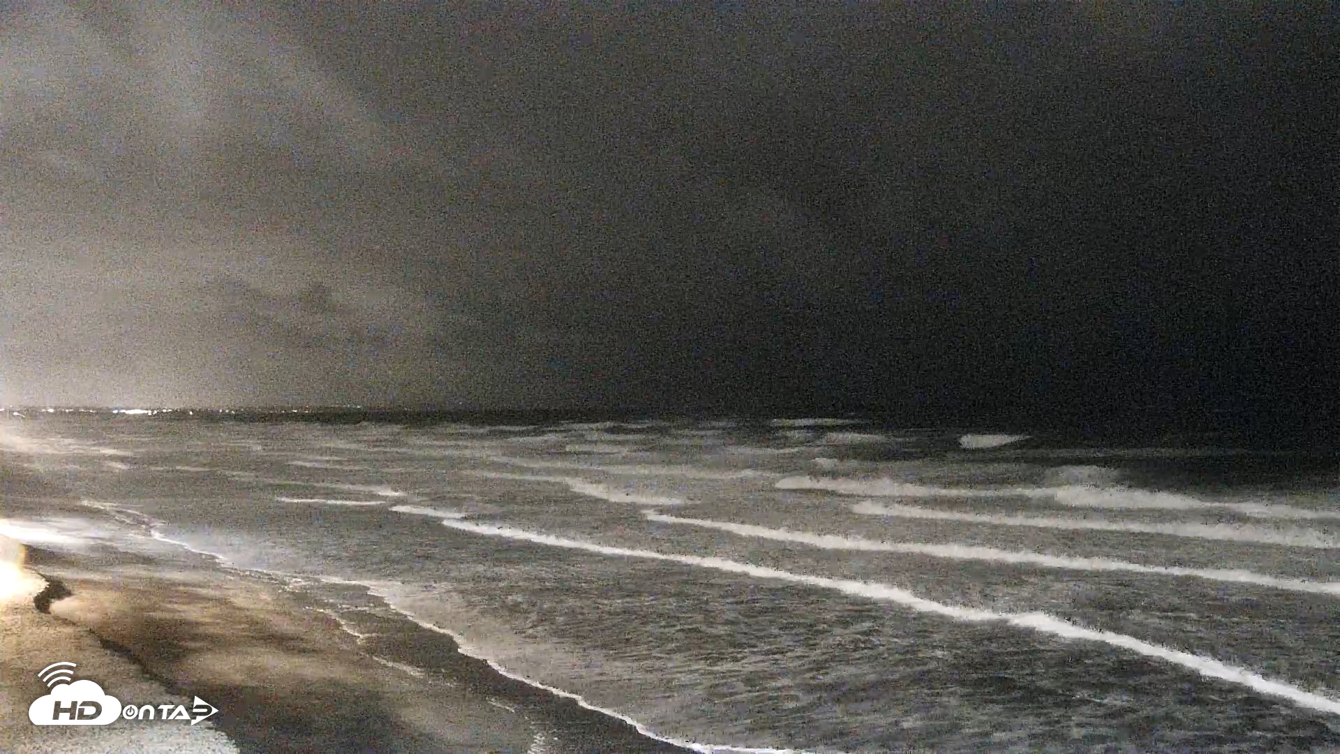 Snapshot of Carlsbad Beach Surf Live Webcam taken Feb 18, 2026, 3:31am PST