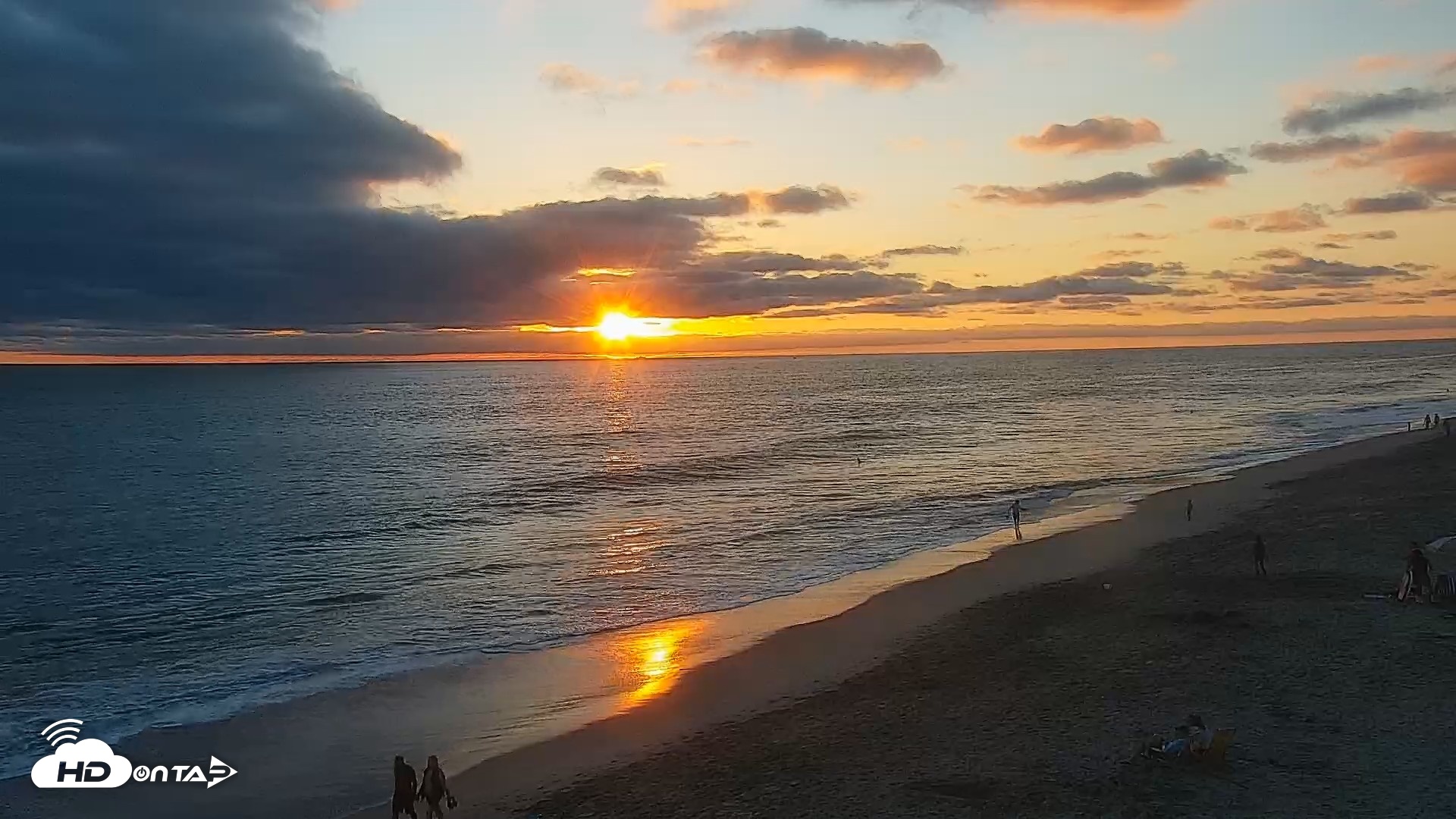 Snapshot of Carlsbad Beach Surf Live Webcam taken Aug 14, 2026, 7:27pm PDT