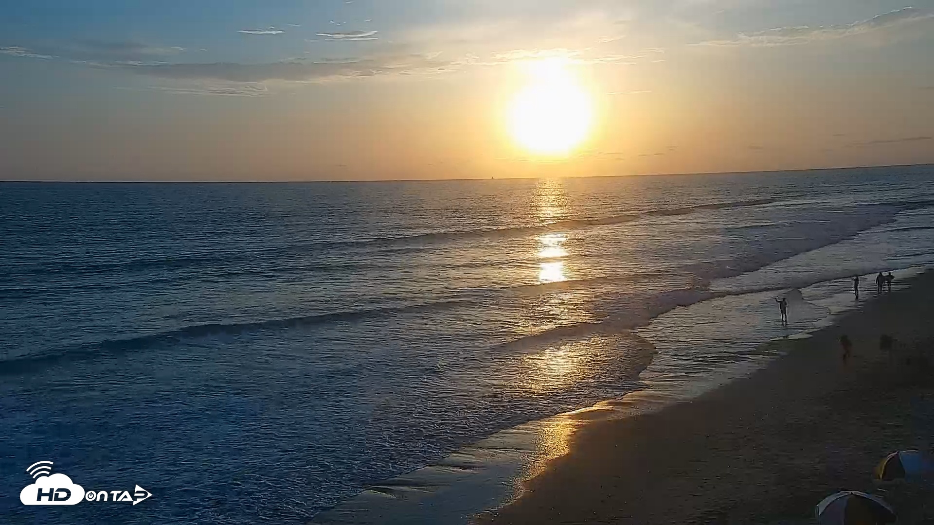 Snapshot of Carlsbad Beach Surf Live Webcam taken May 29, 2025, 7:32pm PDT