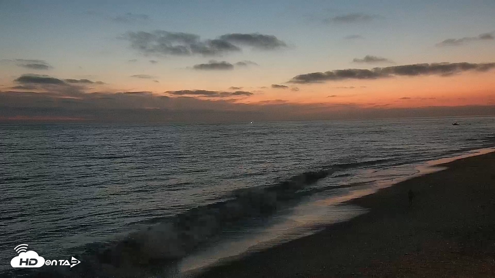 Snapshot of Carlsbad Beach Surf Live Webcam taken Aug 11, 2026, 8:14pm PDT