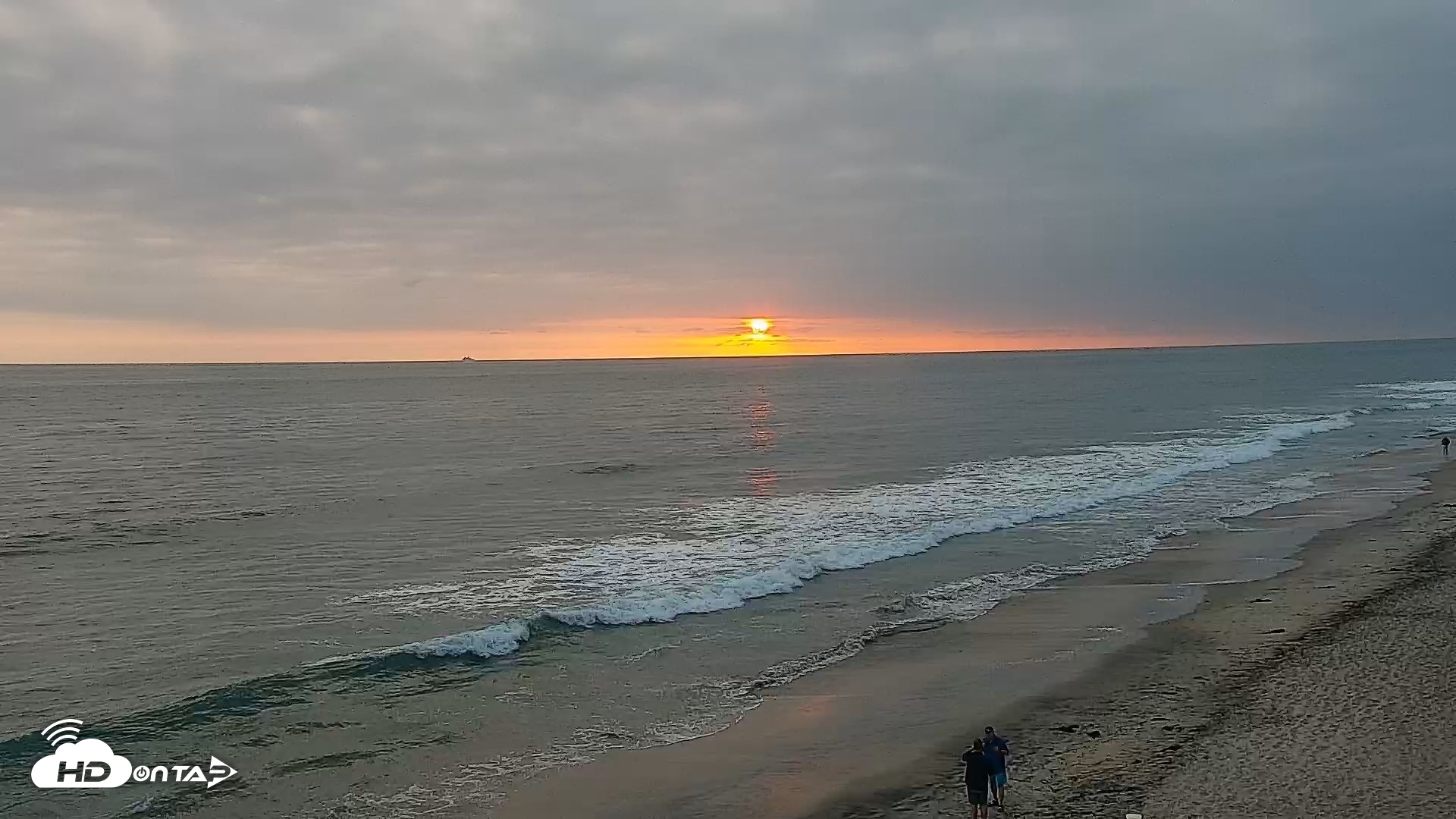 Snapshot of Carlsbad Beach Surf Live Webcam taken May 12, 2026, 7:34pm PDT