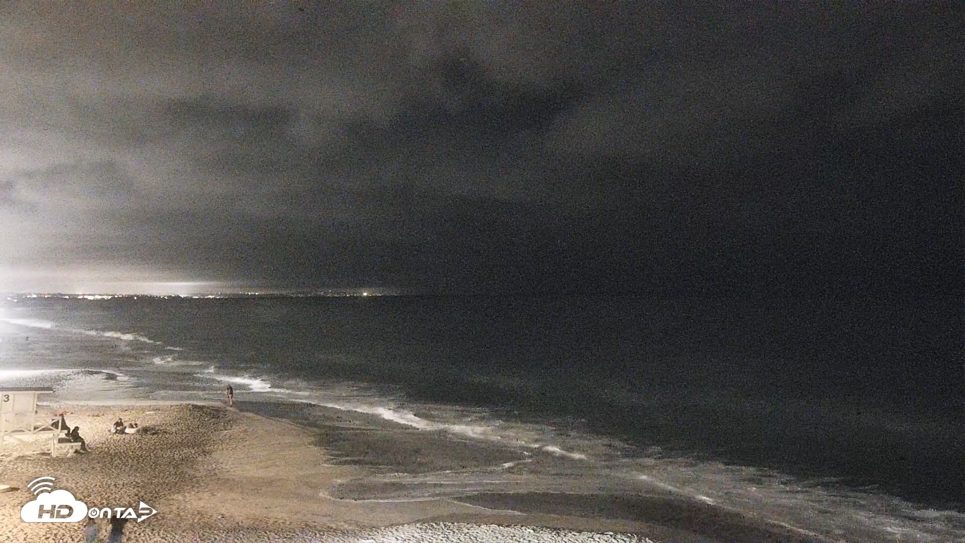 Snapshot of Carlsbad Beach Surf Live Webcam taken Jul 4, 2026, 10:52pm PDT