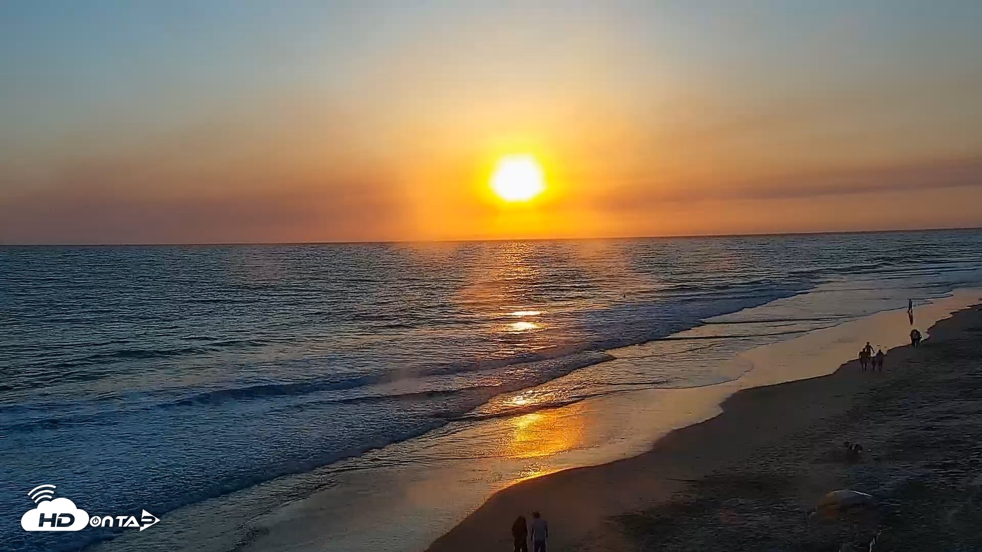 Snapshot of Carlsbad Beach Surf Live Webcam taken May 19, 2026, 7:26pm PDT