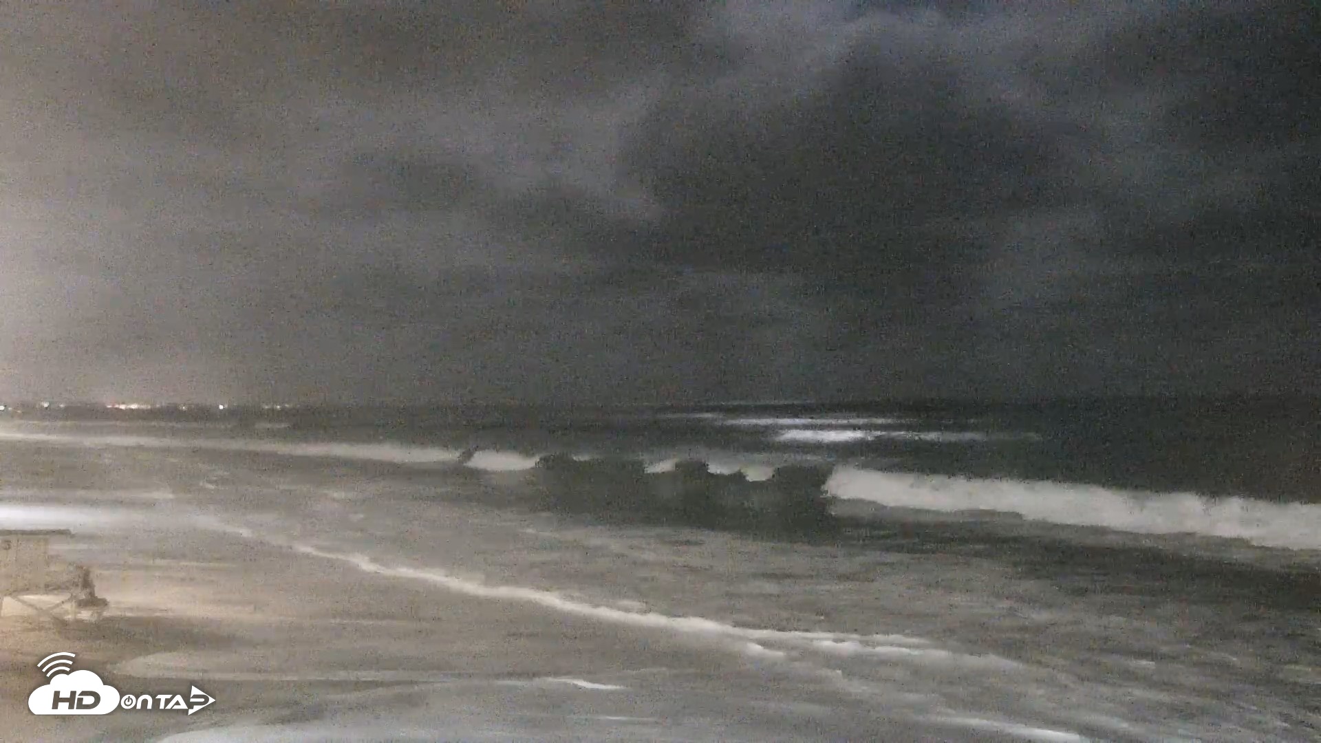 Snapshot of Carlsbad Beach Surf Live Webcam taken Jul 25, 2026, 10:01pm PDT