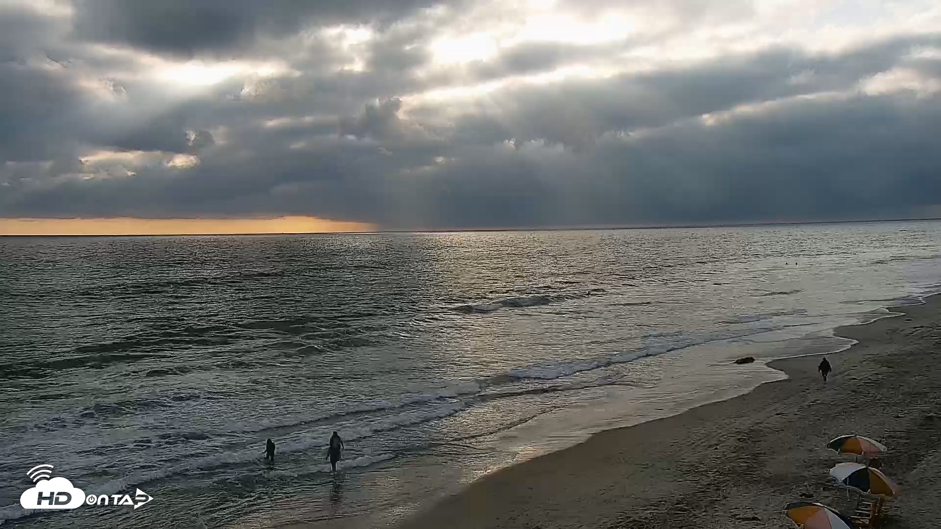 Snapshot of Carlsbad Beach Surf Live Webcam taken May 23, 2026, 6:33pm PDT