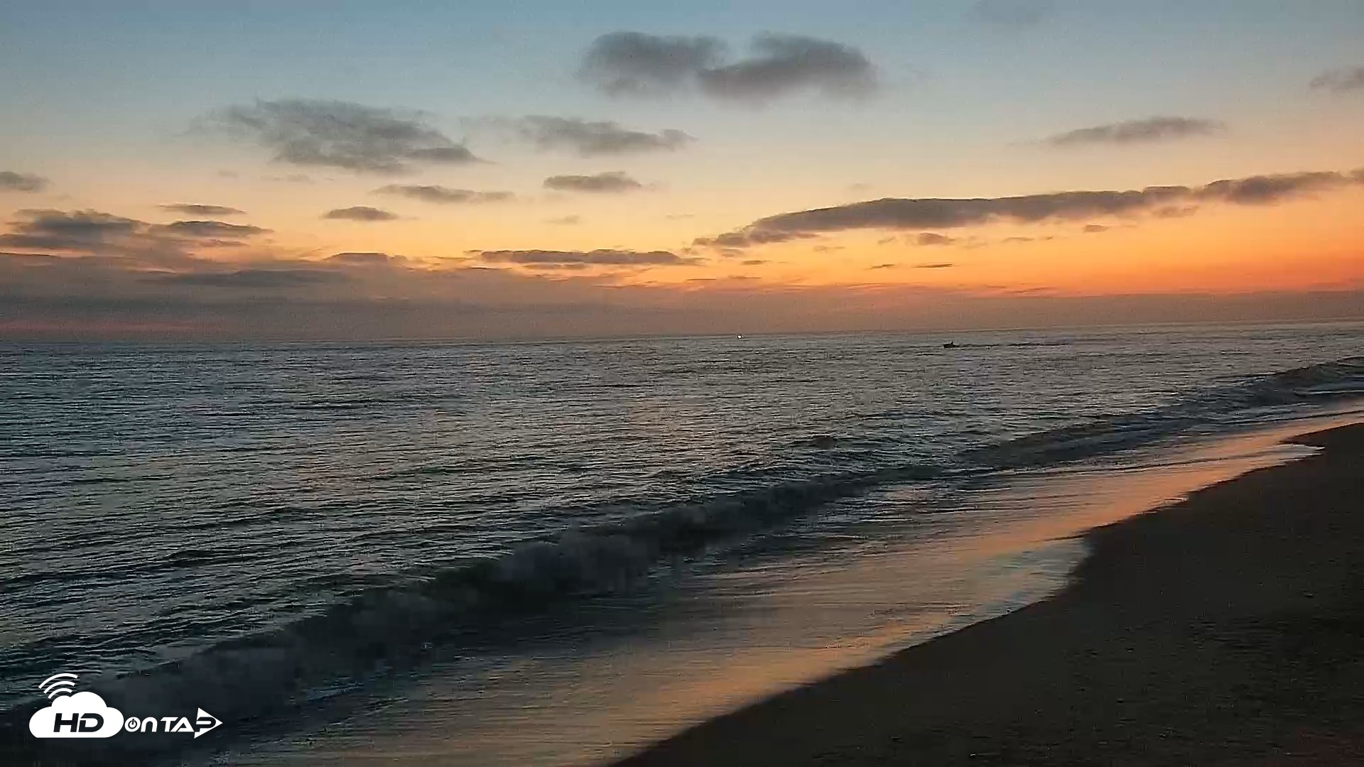 Snapshot of Carlsbad Beach Surf Live Webcam taken Aug 11, 2026, 8:08pm PDT