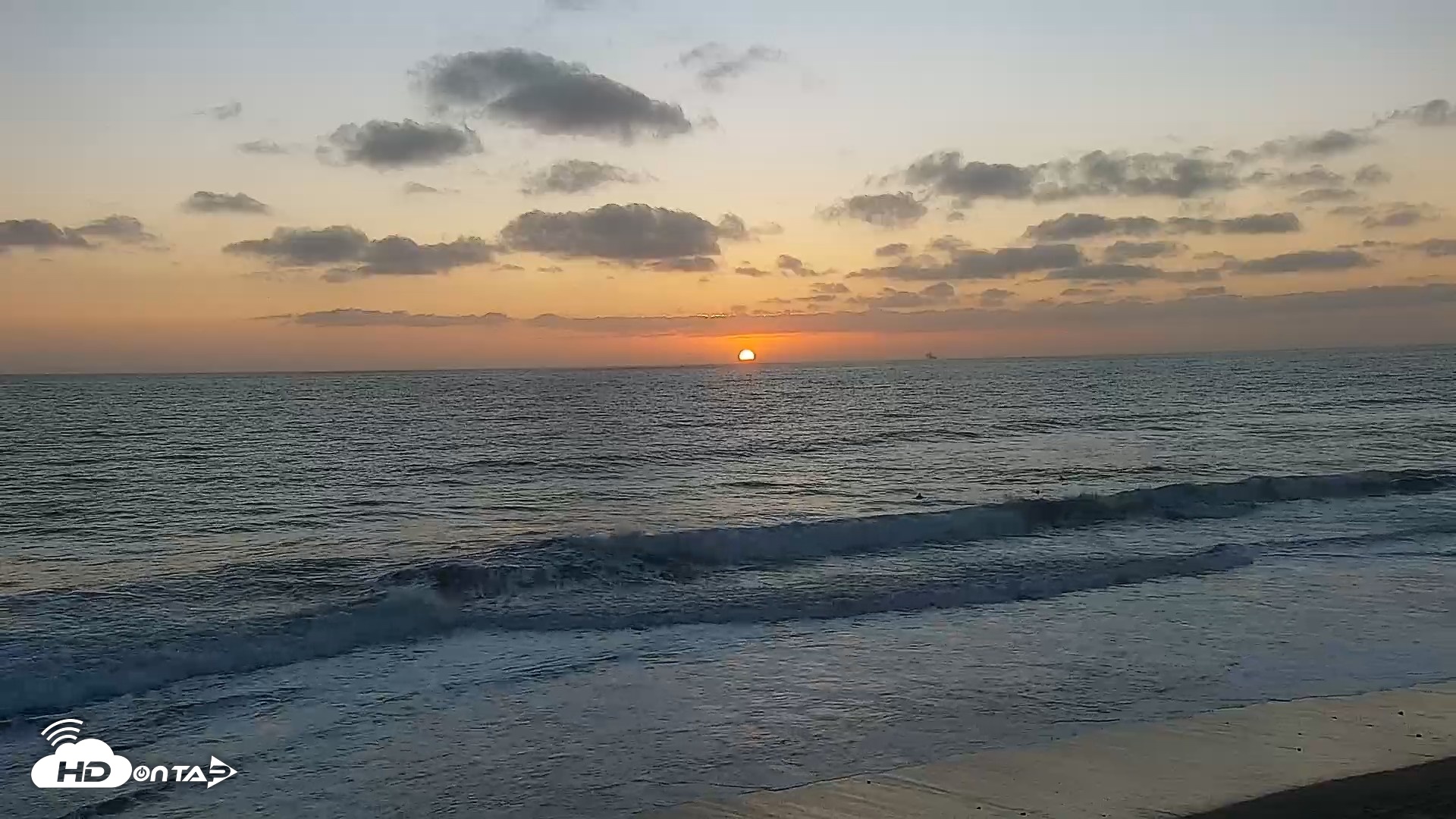 Snapshot of Carlsbad Beach Surf Live Webcam taken Sep 28, 2026, 6:36pm PDT