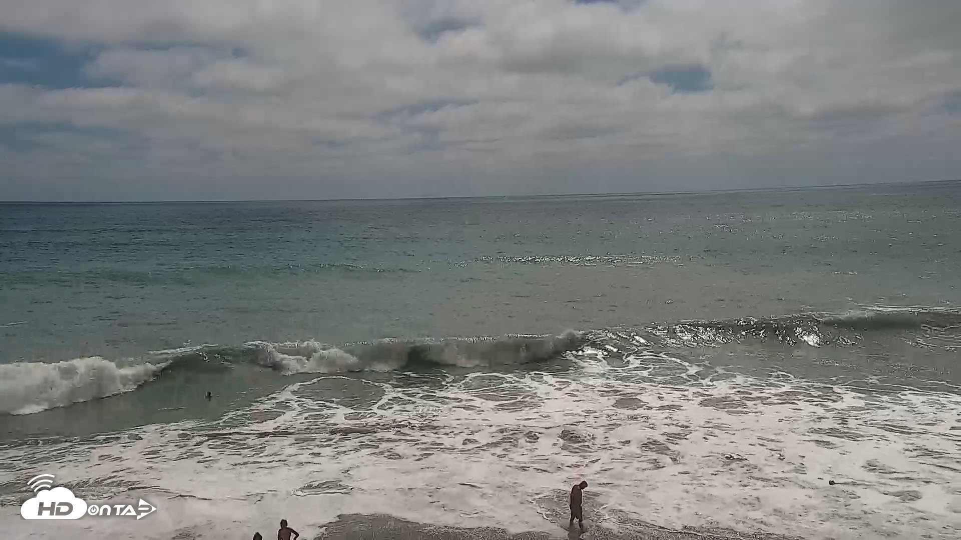Snapshot of Carlsbad Beach Surf Live Webcam taken Aug 16, 2026, 3:18pm PDT