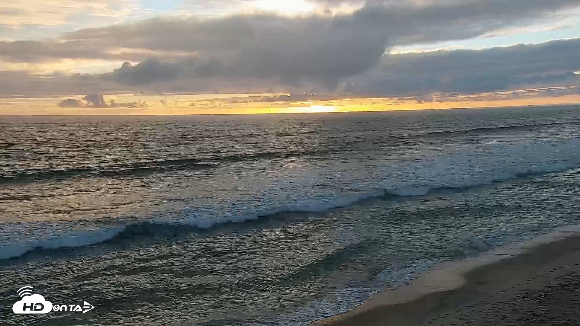 Snapshot of Carlsbad Beach Surf Live Webcam taken Apr 12, 2026, 7:04pm PDT