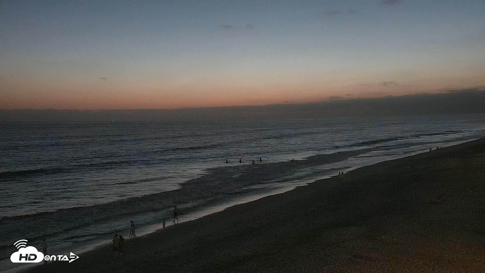 Snapshot of Carlsbad Beach Surf Live Webcam taken Aug 4, 2026, 8:27pm PDT