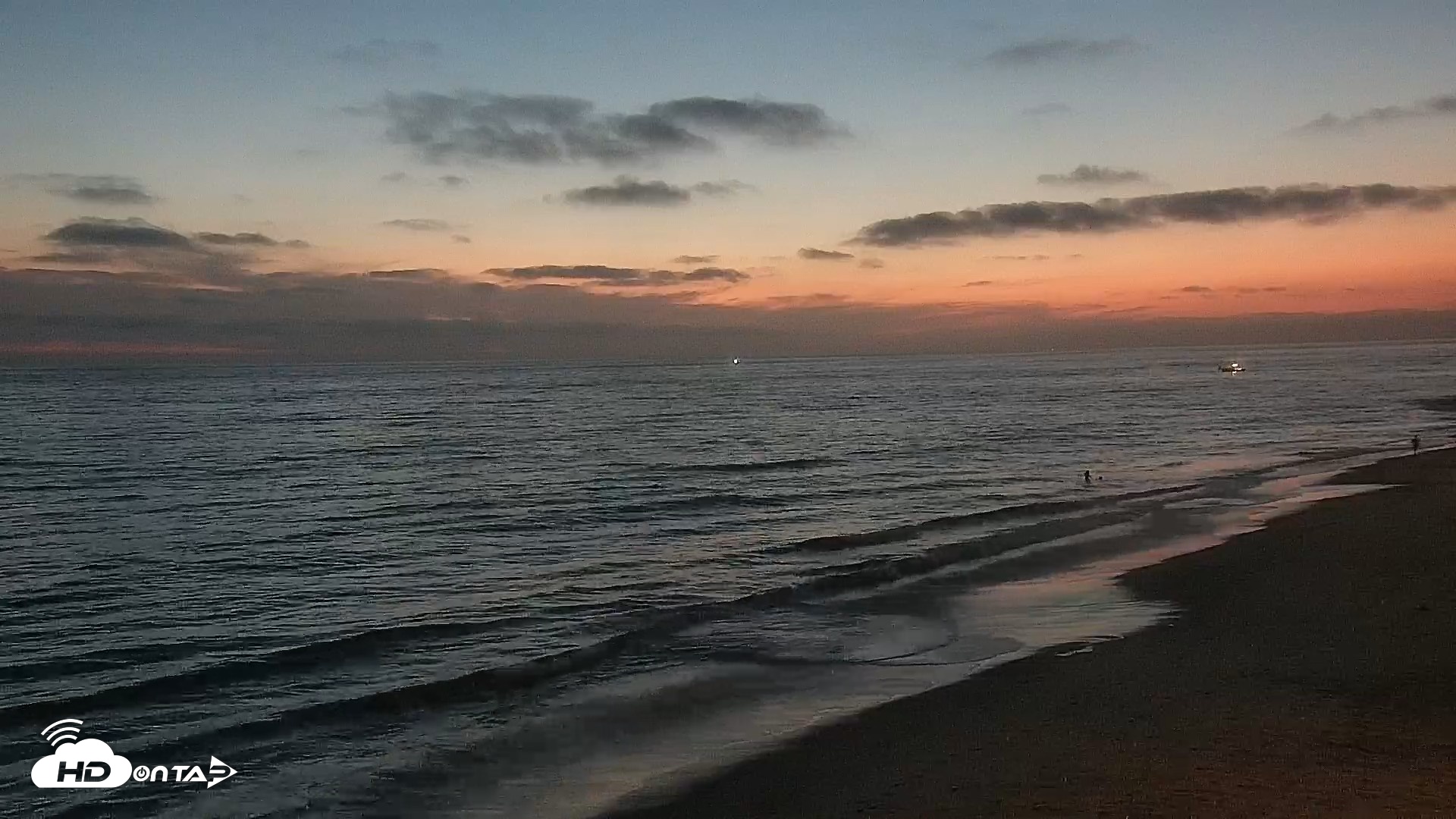 Snapshot of Carlsbad Beach Surf Live Webcam taken Aug 11, 2026, 8:15pm PDT