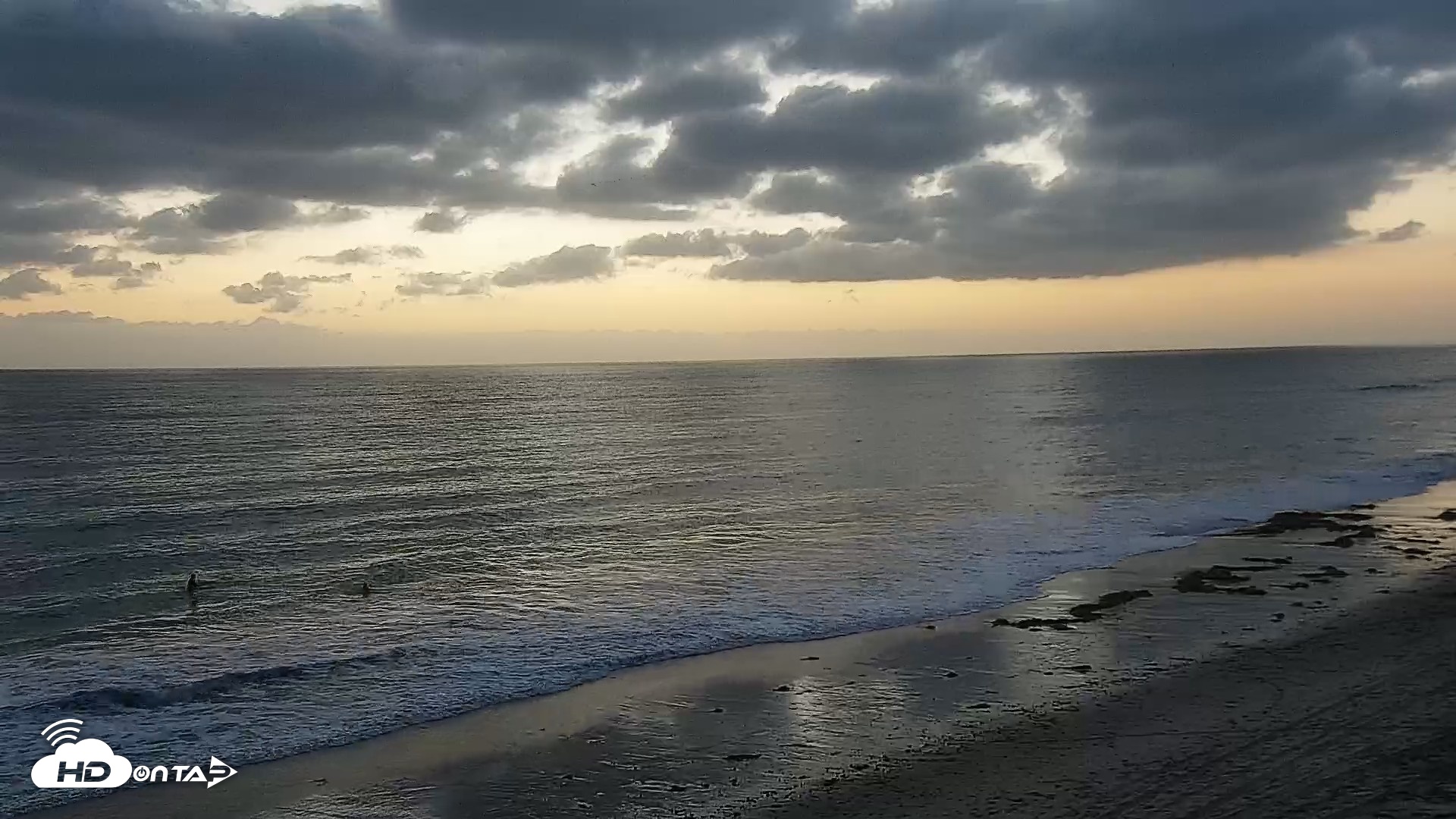 Snapshot of Carlsbad Beach Surf Live Webcam taken Sep 15, 2026, 7:12pm PDT