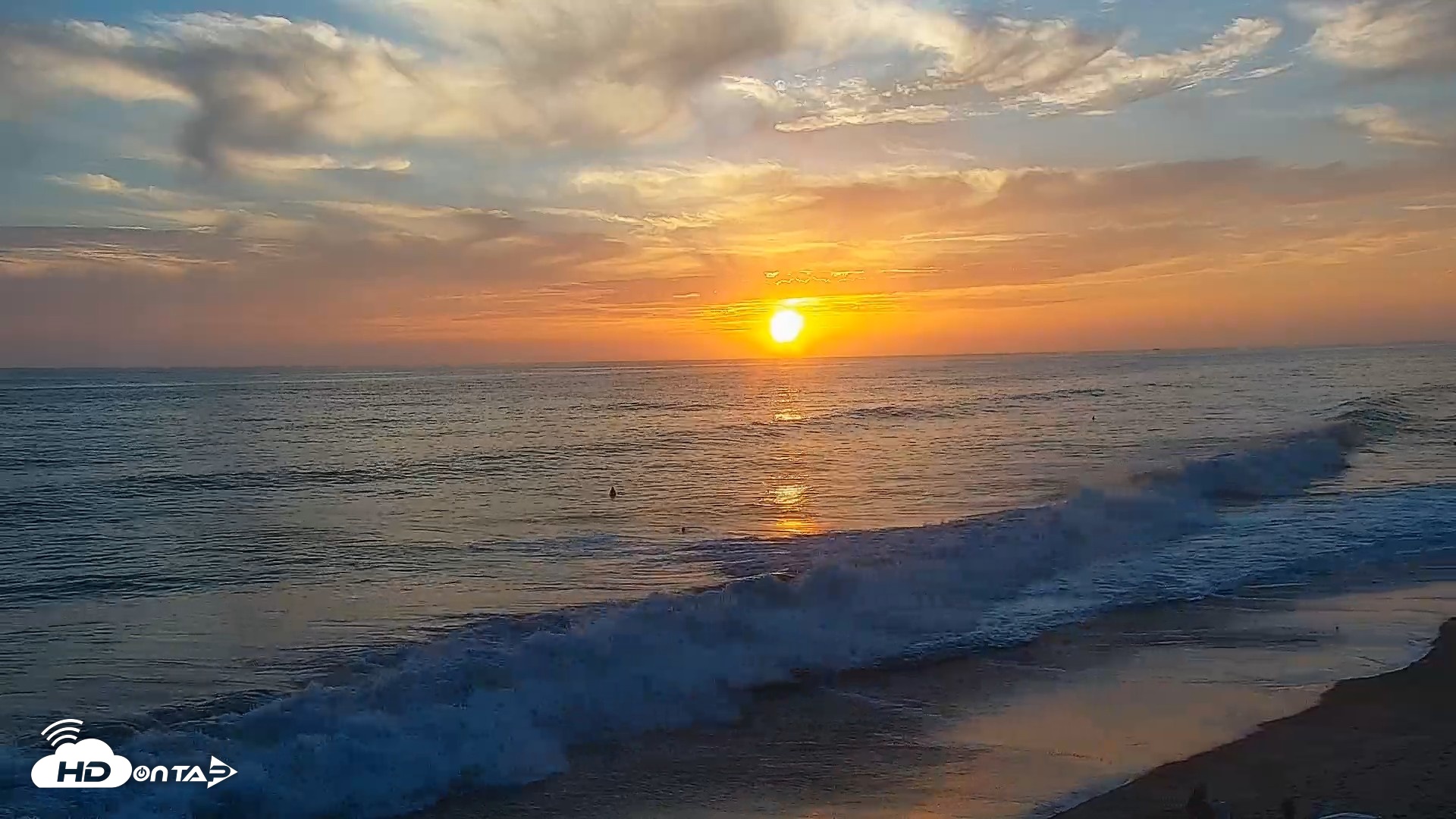 Snapshot of Carlsbad Beach Surf Live Webcam taken Aug 26, 2026, 7:19pm PDT