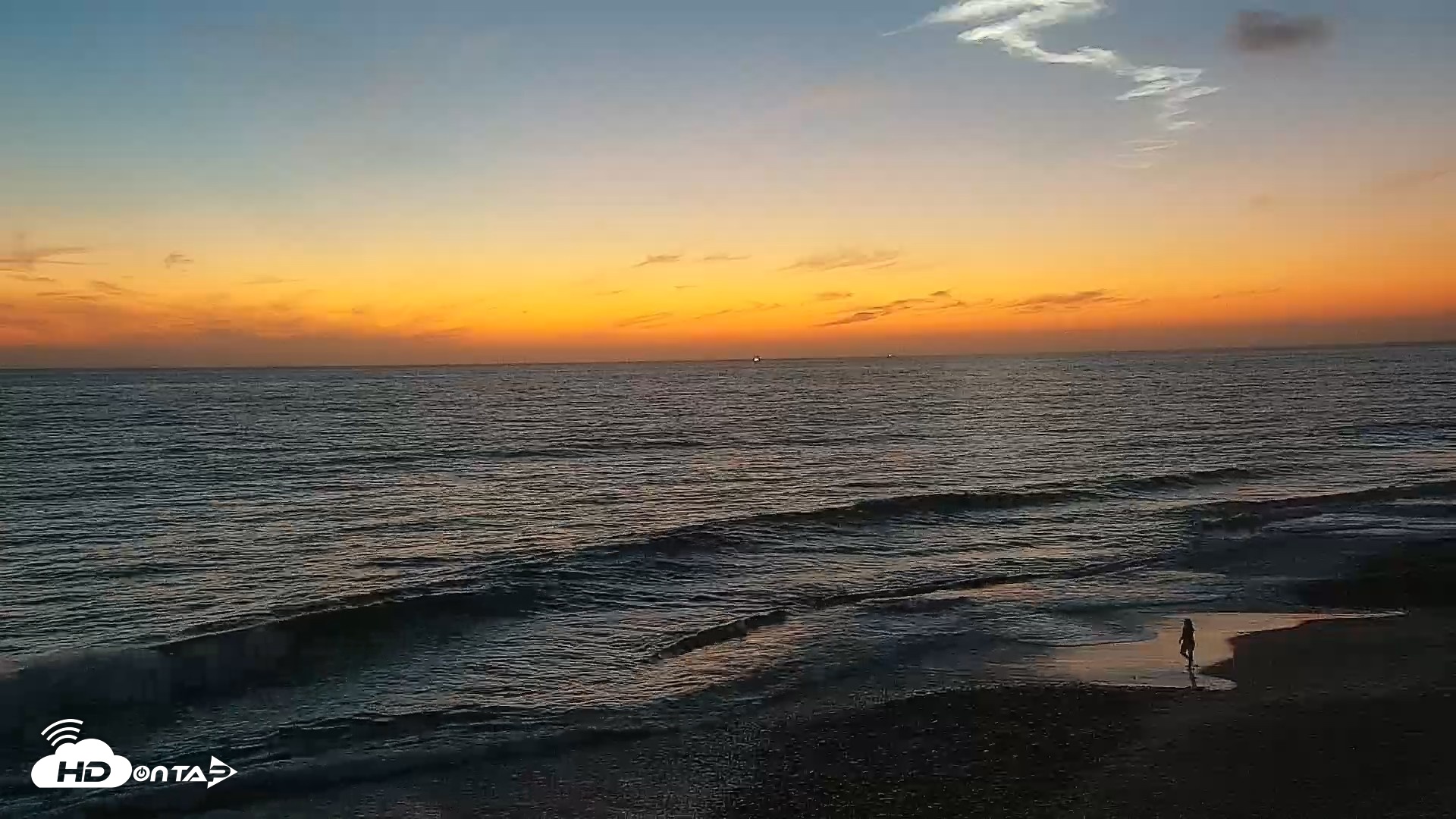 Snapshot of Carlsbad Beach Surf Live Webcam taken Sep 19, 2026, 7:17pm PDT