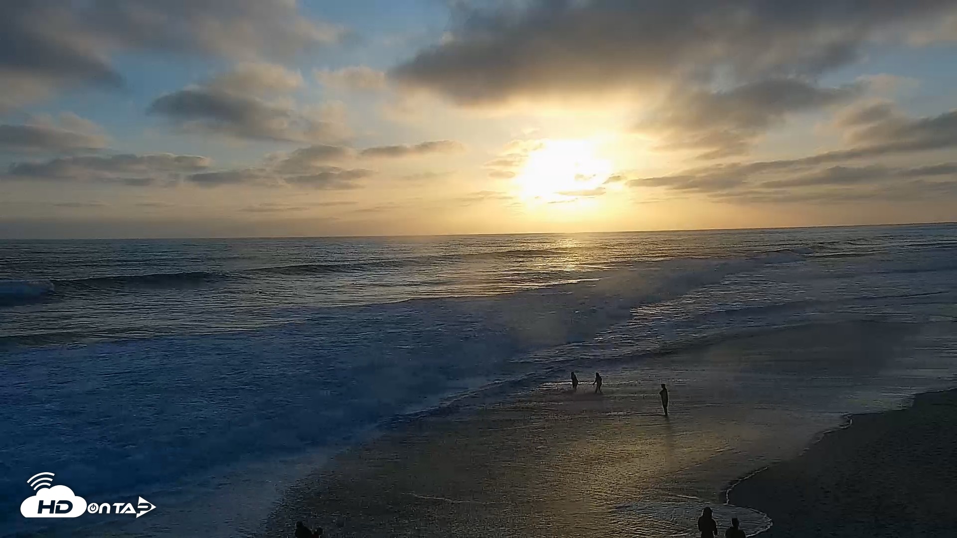 Snapshot of Carlsbad Beach Surf Live Webcam taken Jun 9, 2026, 7:42pm PDT