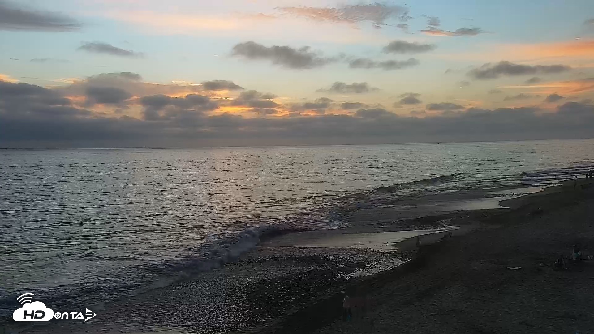 Snapshot of Carlsbad Beach Surf Live Webcam taken Aug 21, 2026, 7:32pm PDT