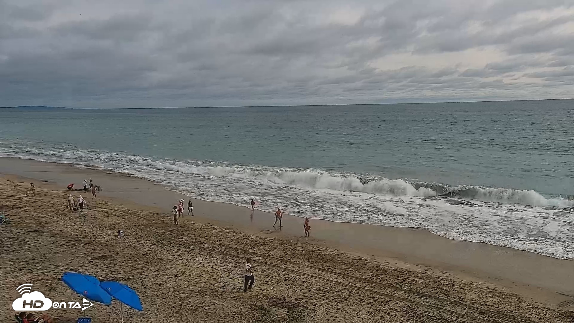 Snapshot of Carlsbad Beach Surf Live Webcam taken Aug 13, 2026, 5:33pm PDT