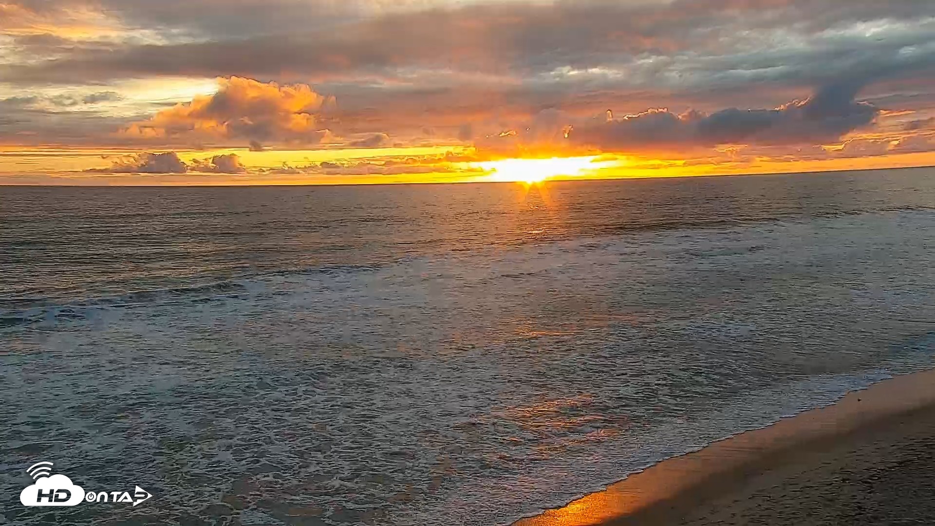 Snapshot of Carlsbad Beach Surf Live Webcam taken Apr 12, 2026, 7:14pm PDT