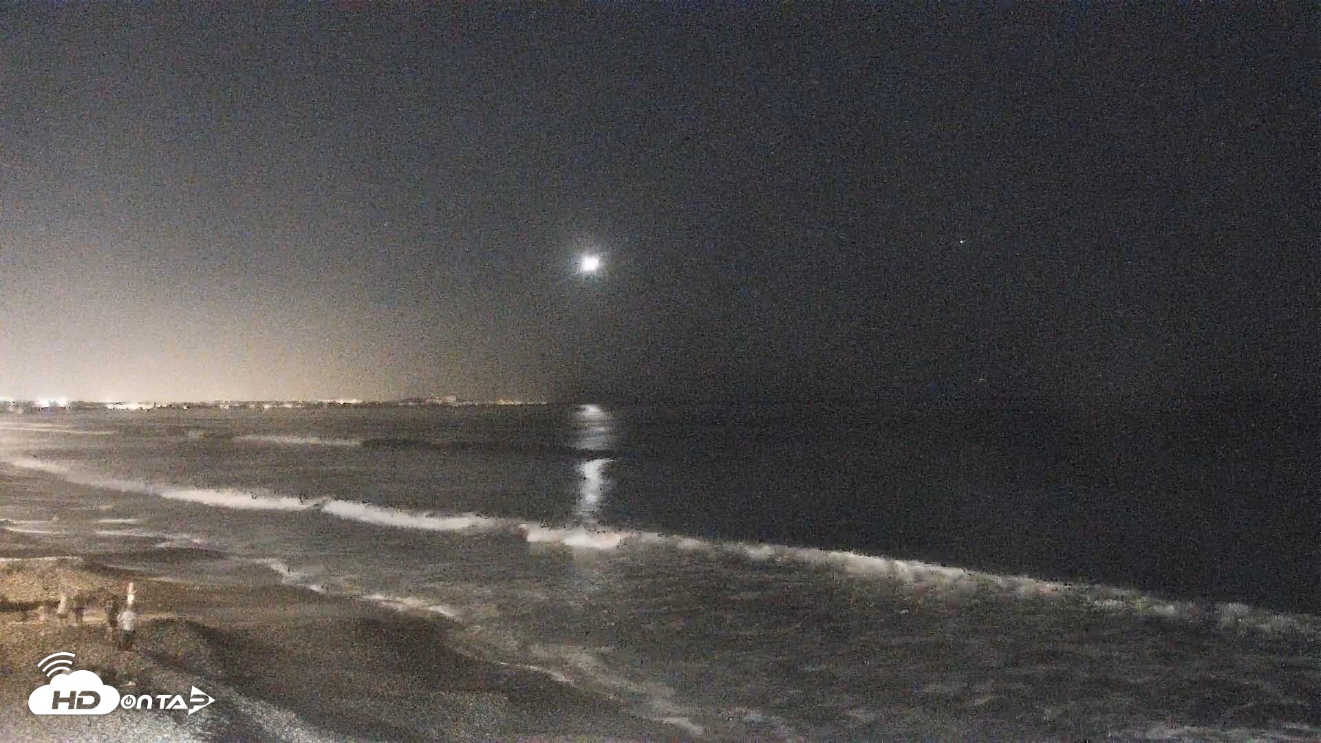 Snapshot of Carlsbad Beach Surf Live Webcam taken Oct 16, 2026, 7:36pm PDT