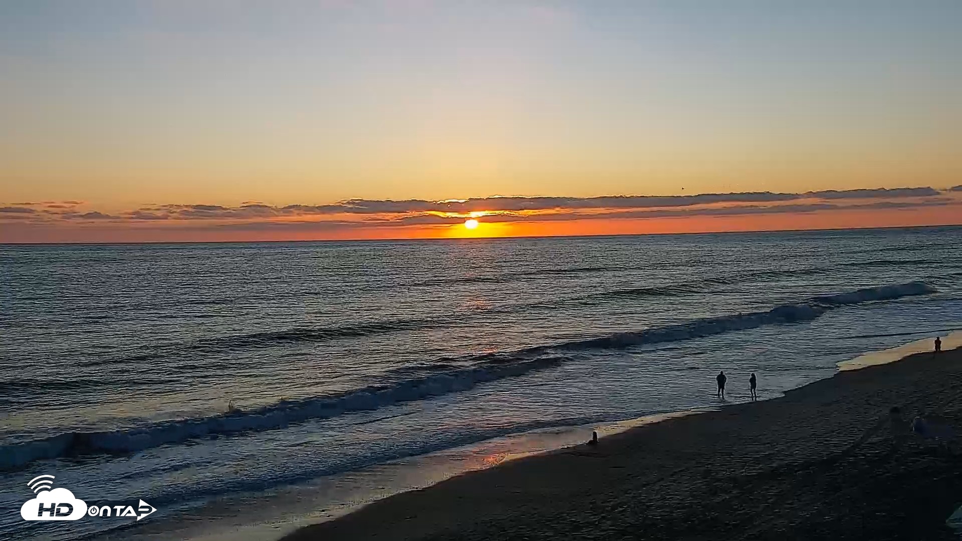 Snapshot of Carlsbad Beach Surf Live Webcam taken Sep 2, 2026, 7:11pm PDT