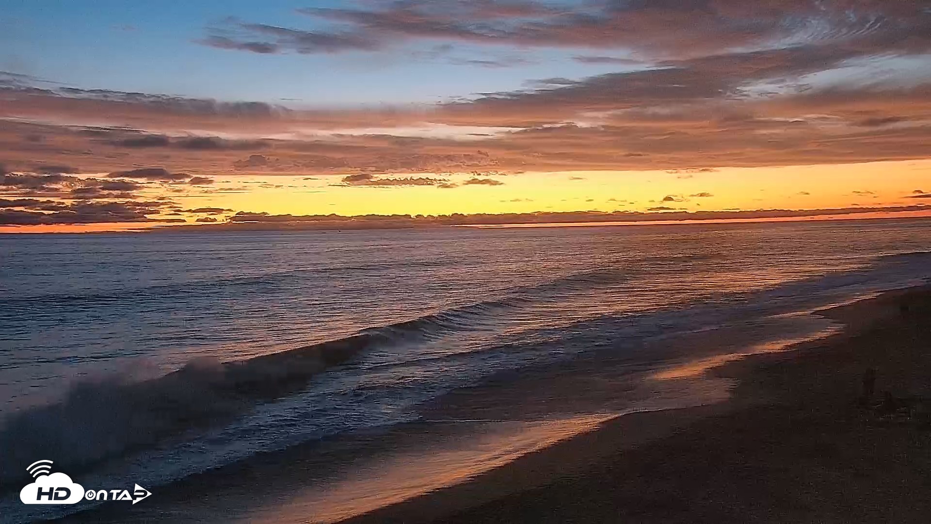 Snapshot of Carlsbad Beach Surf Live Webcam taken Aug 13, 2026, 8:08pm PDT
