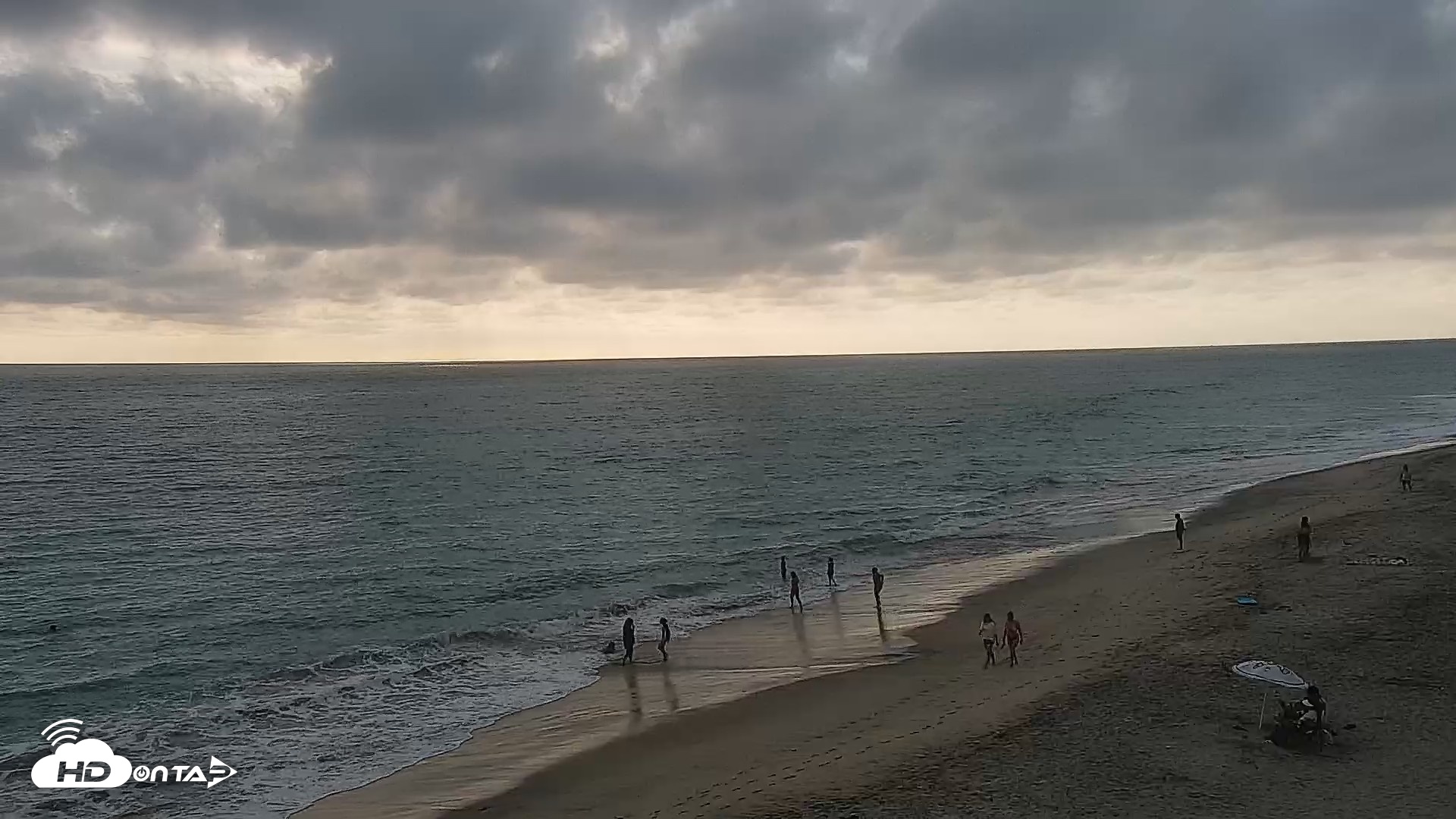 Snapshot of Carlsbad Beach Surf Live Webcam taken Aug 10, 2026, 6:34pm PDT