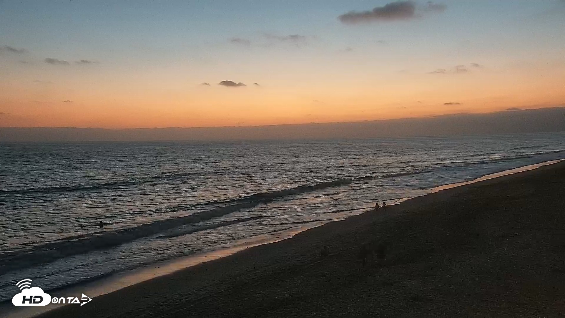Snapshot of Carlsbad Beach Surf Live Webcam taken Aug 4, 2026, 8:20pm PDT