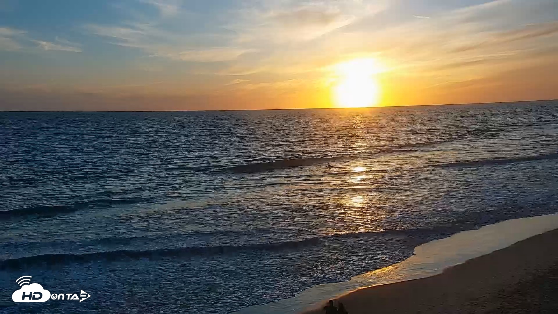 Snapshot of Carlsbad Beach Surf Live Webcam taken Apr 23, 2026, 7:18pm PDT