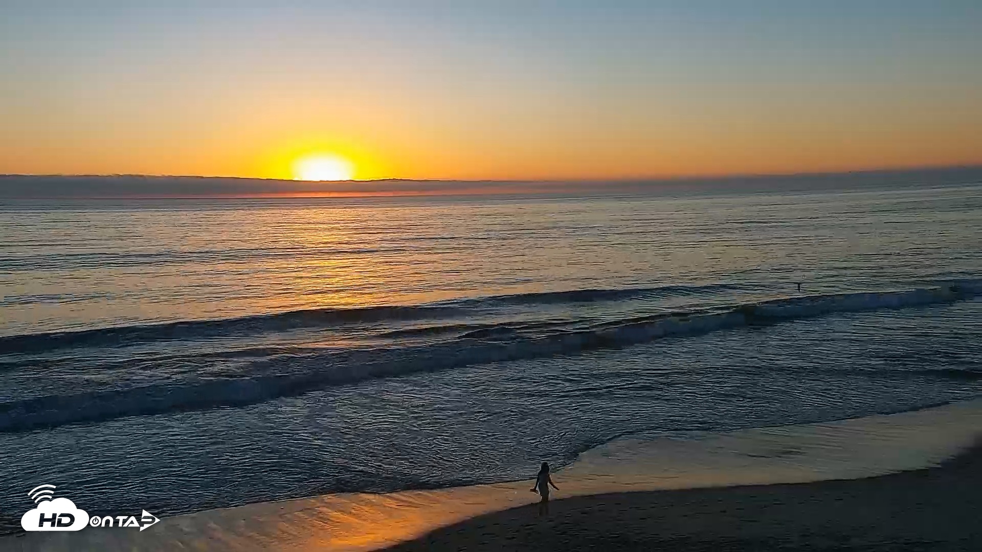 Snapshot of Carlsbad Beach Surf Live Webcam taken Oct 30, 2025, 5:55pm PDT