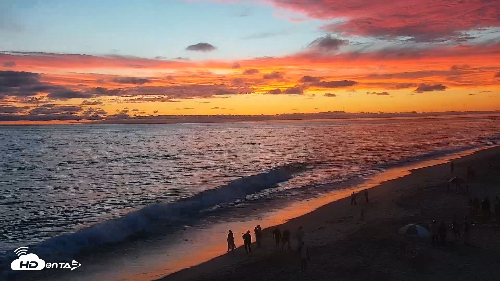 Snapshot of Carlsbad Beach Surf Live Webcam taken Aug 13, 2026, 7:53pm PDT