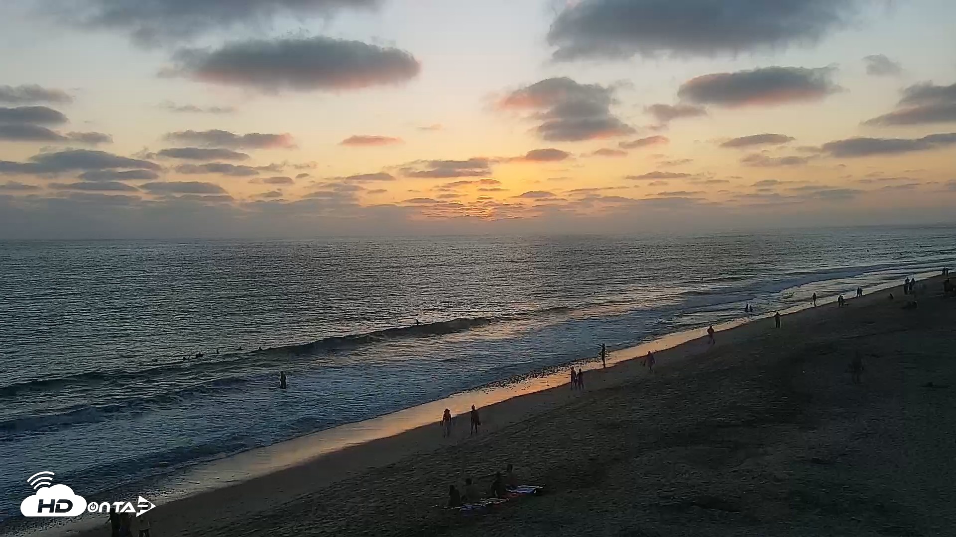 Snapshot of Carlsbad Beach Surf Live Webcam taken Aug 3, 2026, 7:47pm PDT