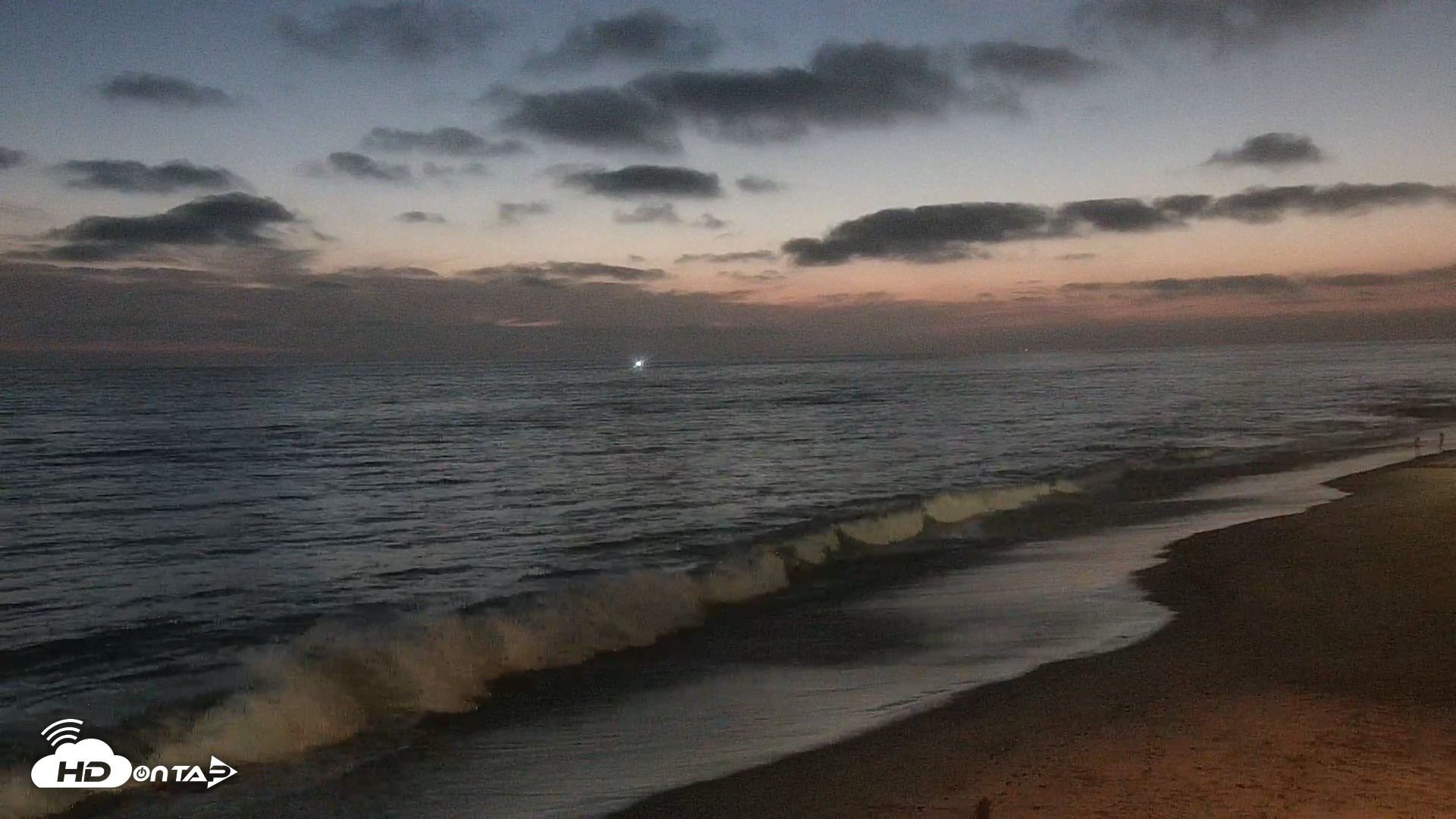 Snapshot of Carlsbad Beach Surf Live Webcam taken Aug 11, 2026, 8:23pm PDT