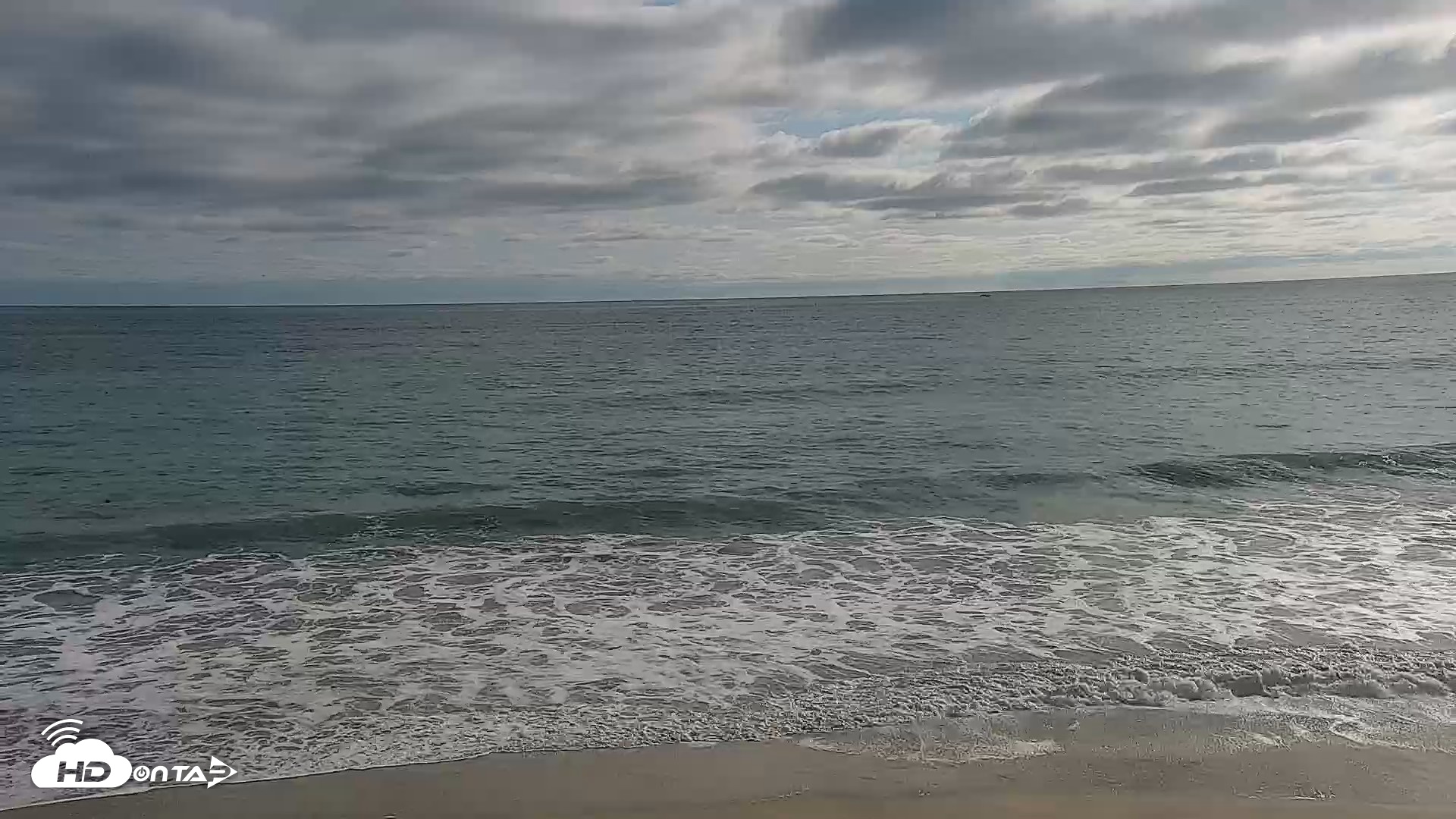 Snapshot of Carlsbad Beach Surf Live Webcam taken Aug 14, 2026, 5:52pm PDT