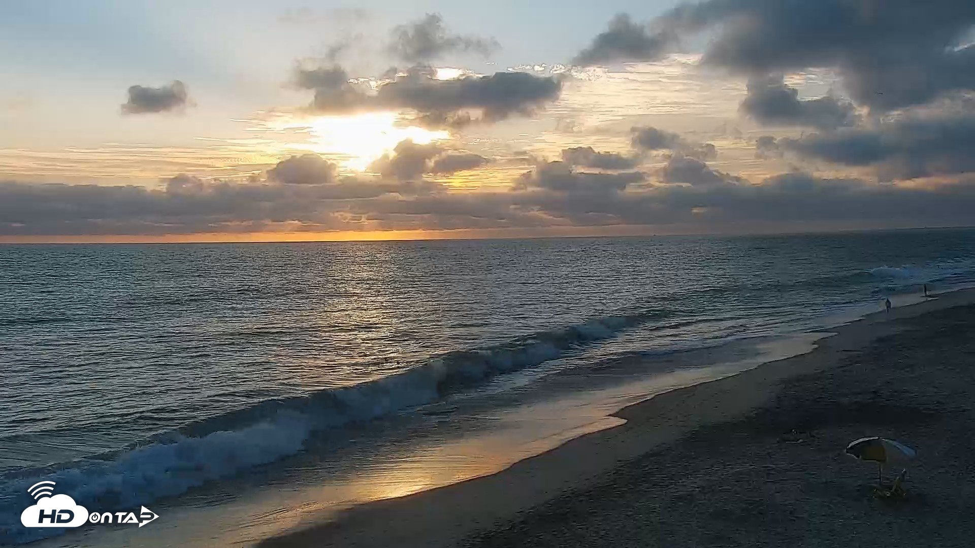 Snapshot of Carlsbad Beach Surf Live Webcam taken Aug 12, 2026, 7:12pm PDT