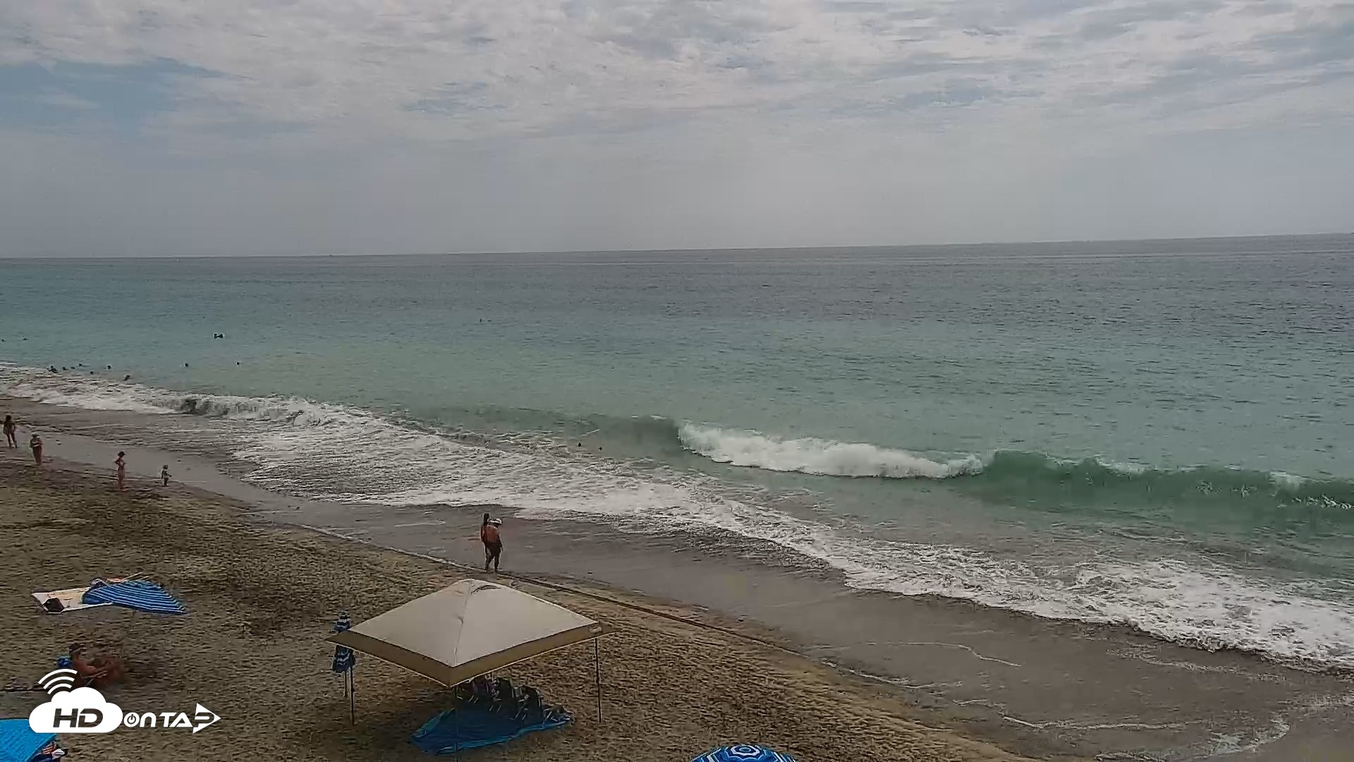Snapshot of Carlsbad Beach Surf Live Webcam taken Aug 5, 2026, 2:33pm PDT