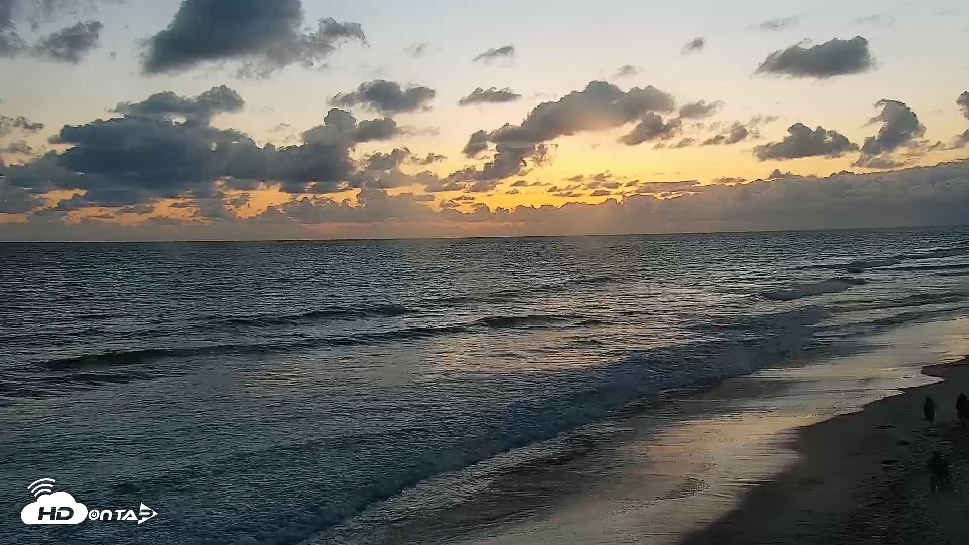 Snapshot of Carlsbad Beach Surf Live Webcam taken May 27, 2026, 7:57pm PDT