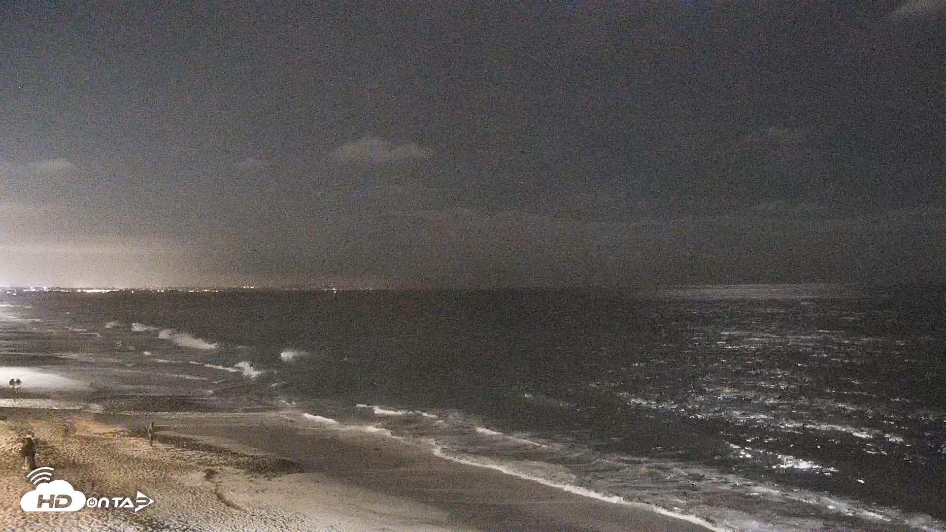 Snapshot of Carlsbad Beach Surf Live Webcam taken Sep 19, 2026, 8:20pm PDT