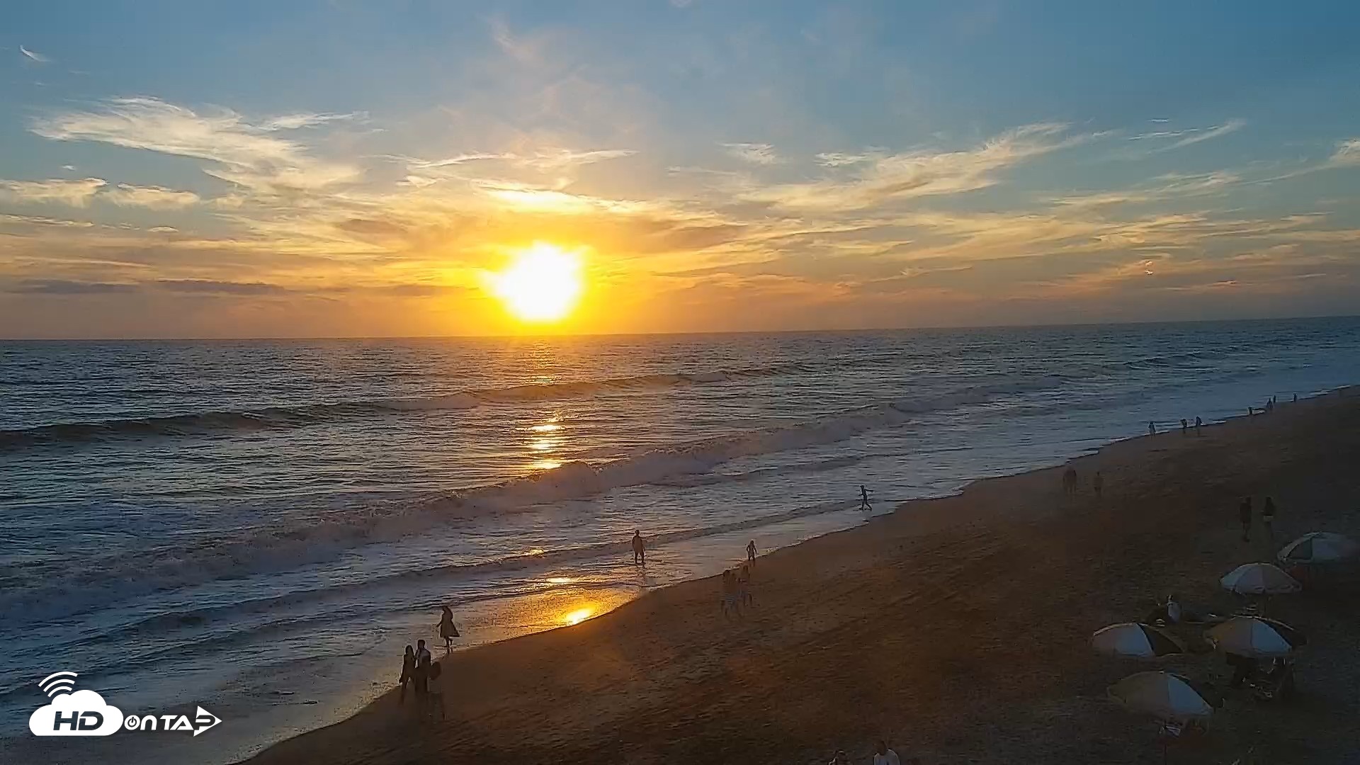 Snapshot of Carlsbad Beach Surf Live Webcam taken Aug 17, 2026, 7:24pm PDT