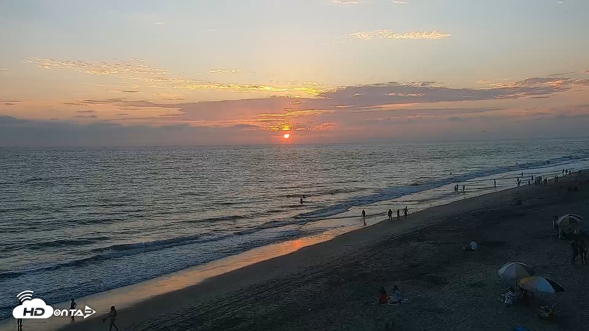 Snapshot of Carlsbad Beach Surf Live Webcam taken Aug 5, 2026, 7:41pm PDT