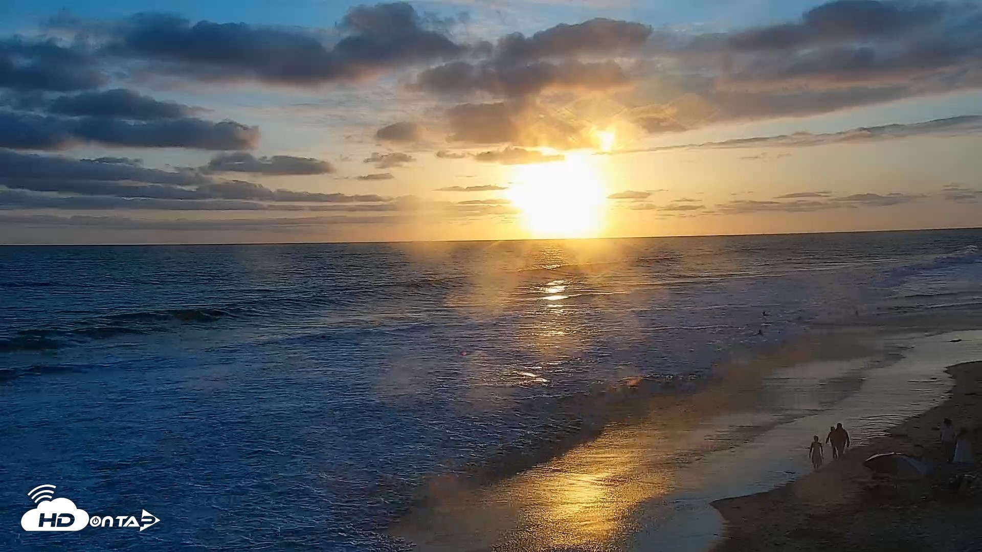 Snapshot of Carlsbad Beach Surf Live Webcam taken May 25, 2026, 7:34pm PDT