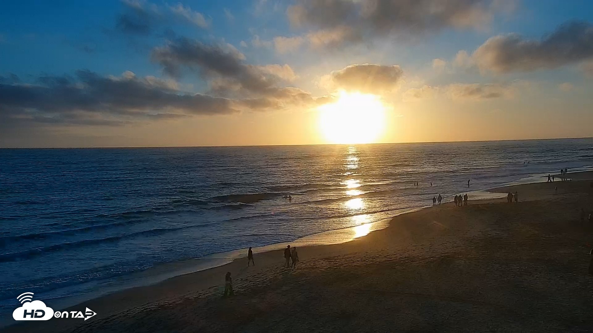 Snapshot of Carlsbad Beach Surf Live Webcam taken Jul 7, 2026, 7:50pm PDT