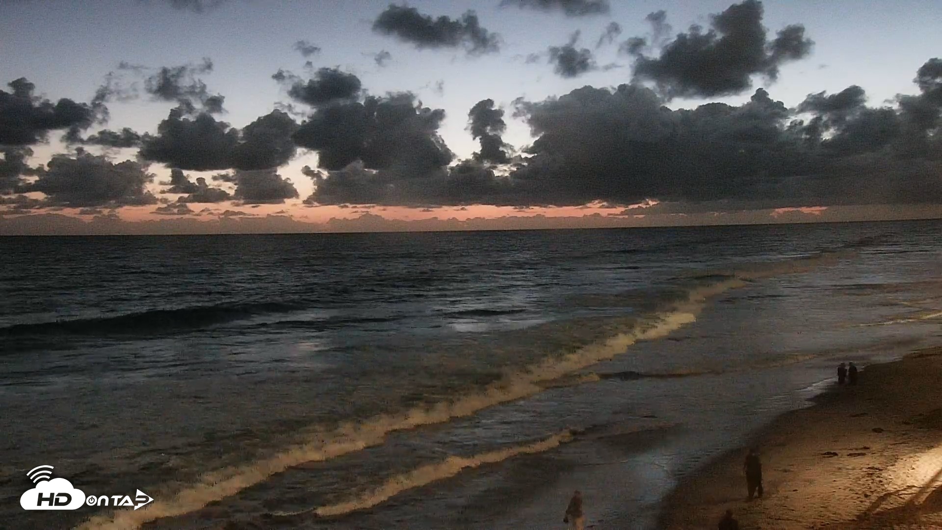 Snapshot of Carlsbad Beach Surf Live Webcam taken May 27, 2026, 8:37pm PDT