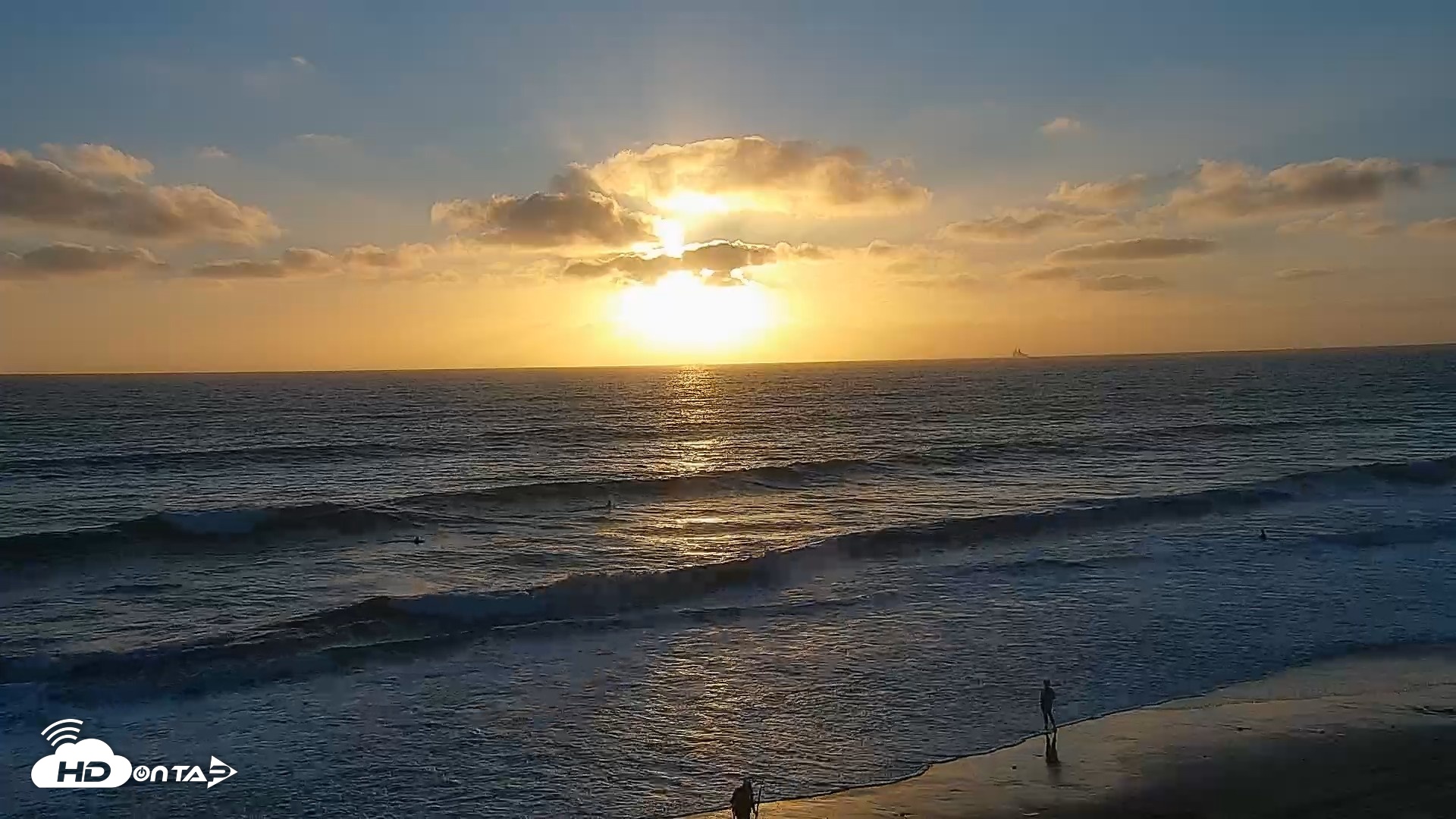 Snapshot of Carlsbad Beach Surf Live Webcam taken Sep 28, 2026, 6:24pm PDT